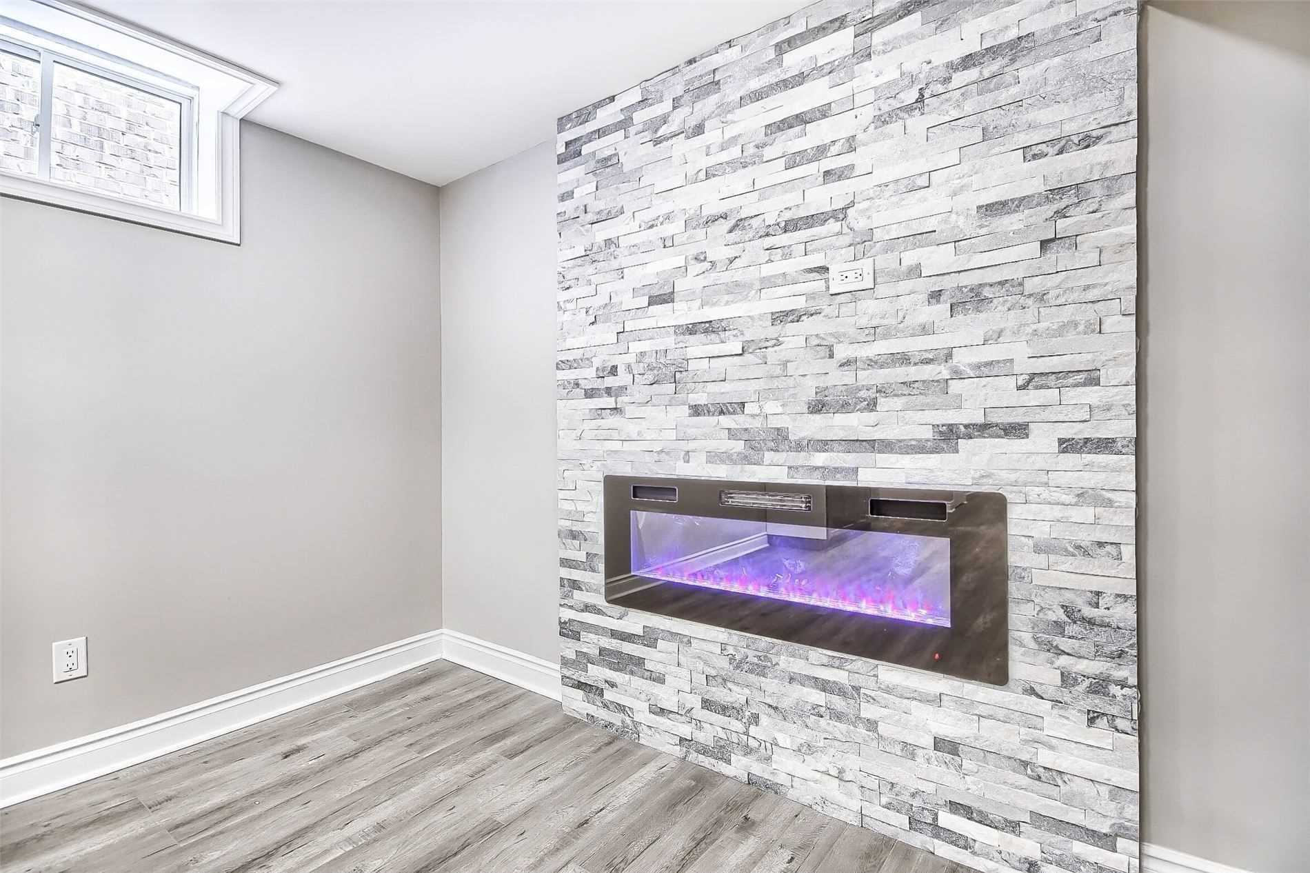 1153 Peelar Cres