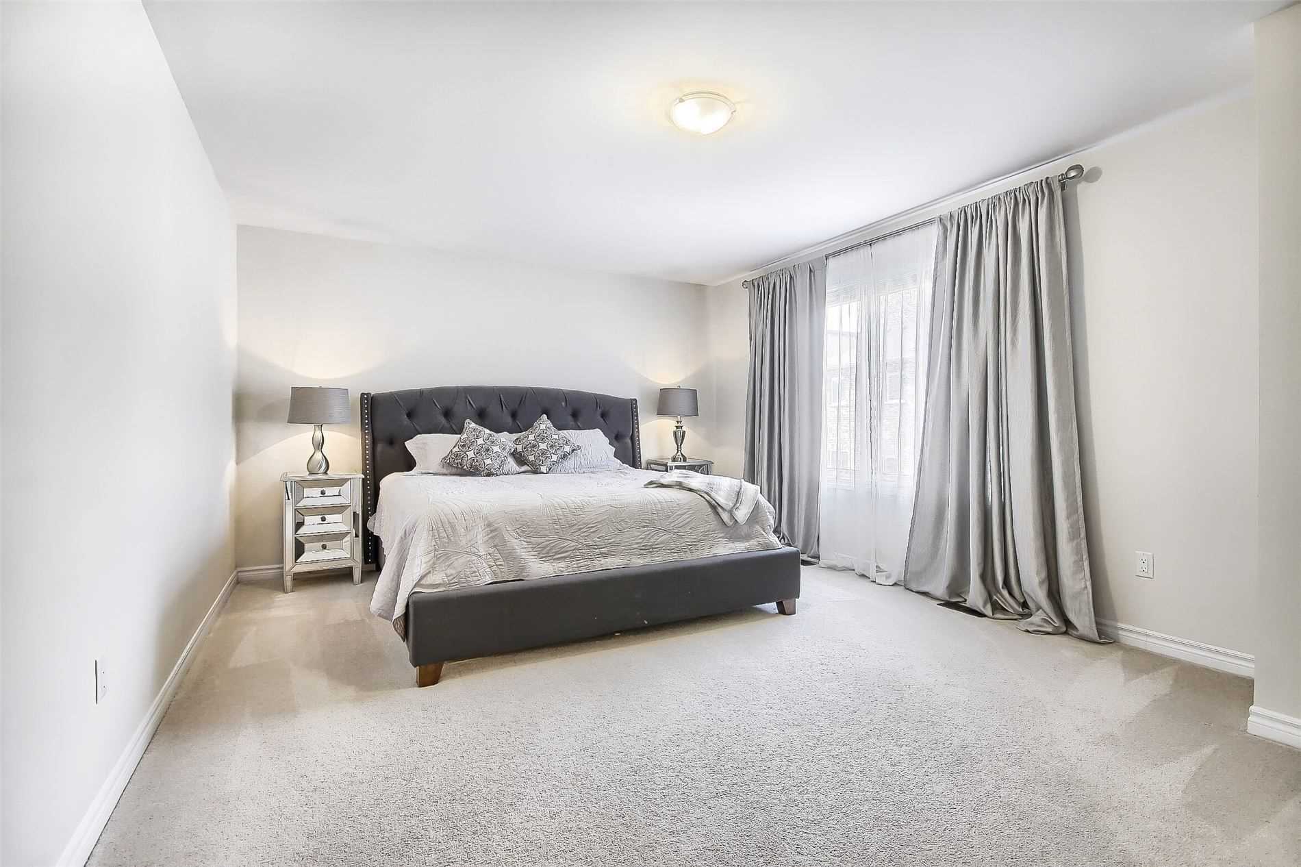 1153 Peelar Cres