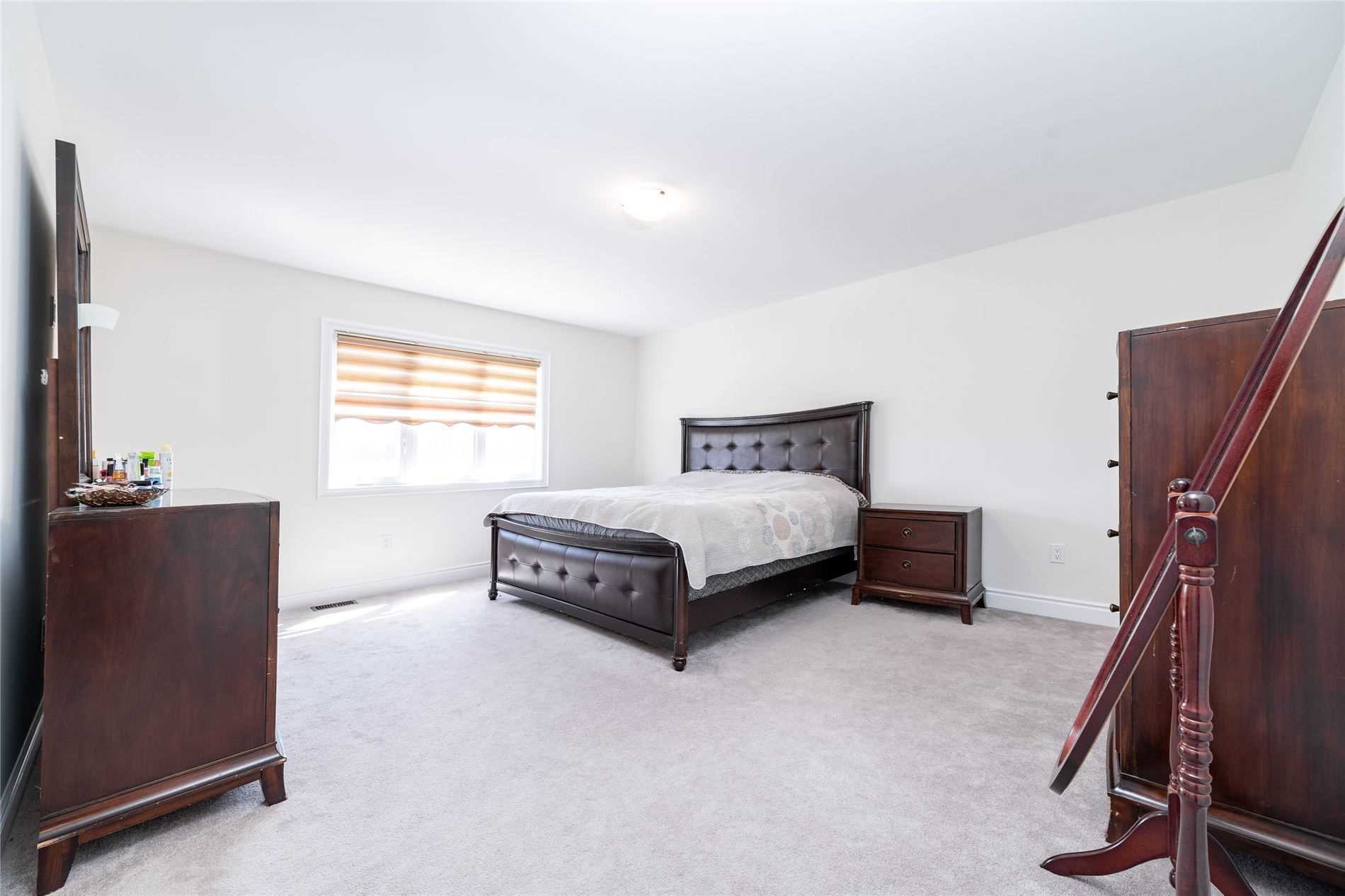 31 Lorne Thomas Pl