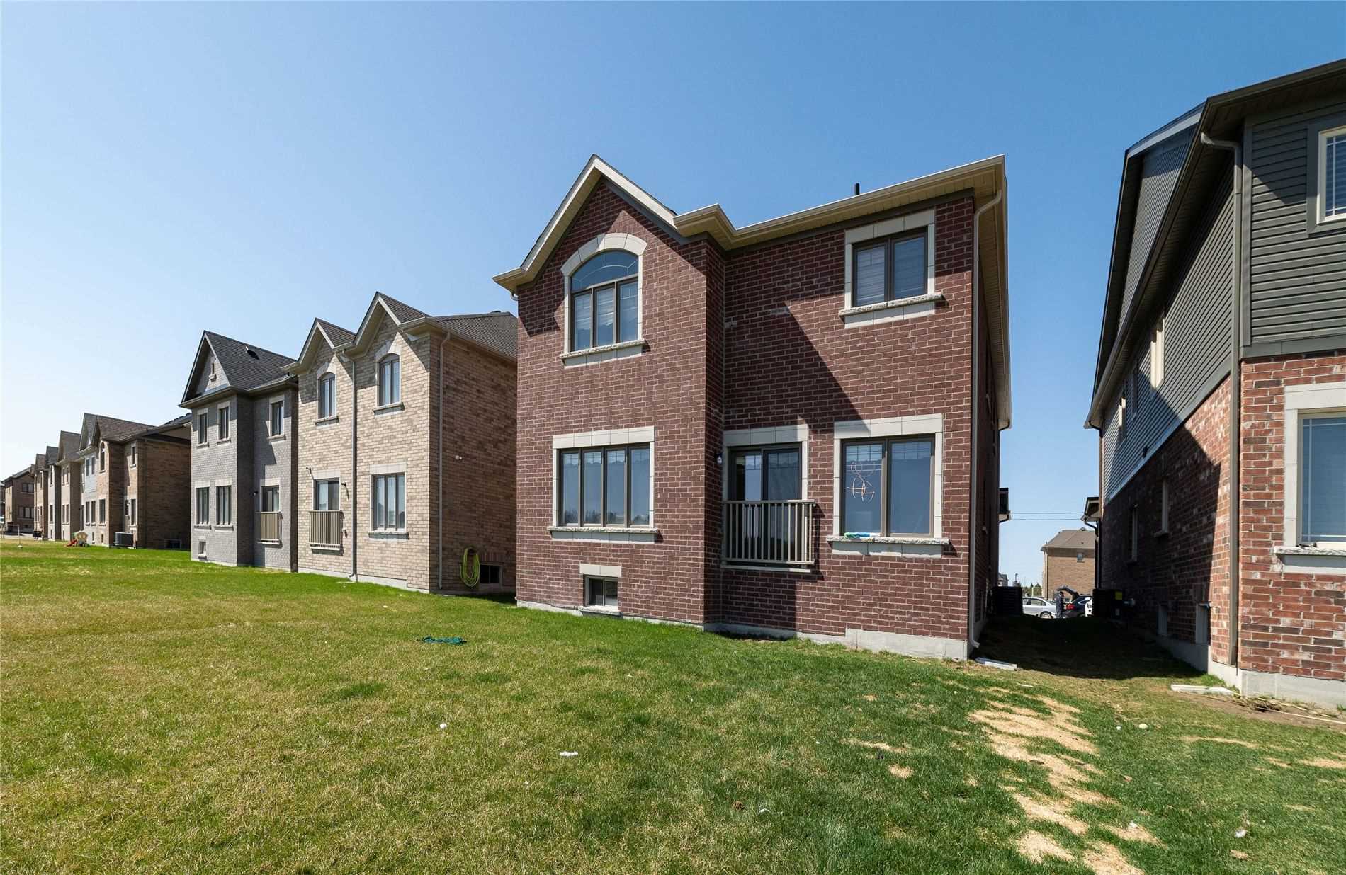 31 Lorne Thomas Pl