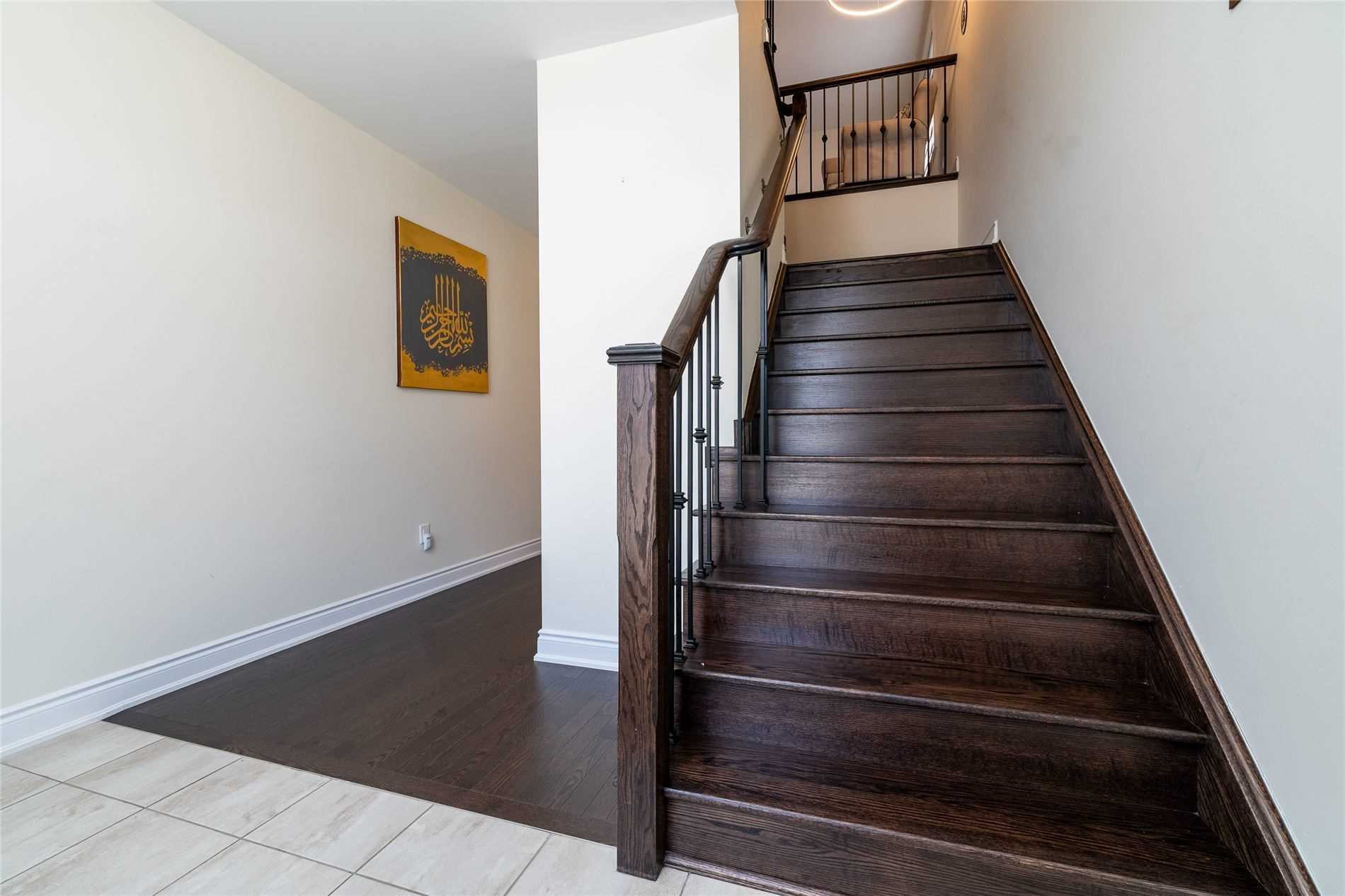 31 Lorne Thomas Pl