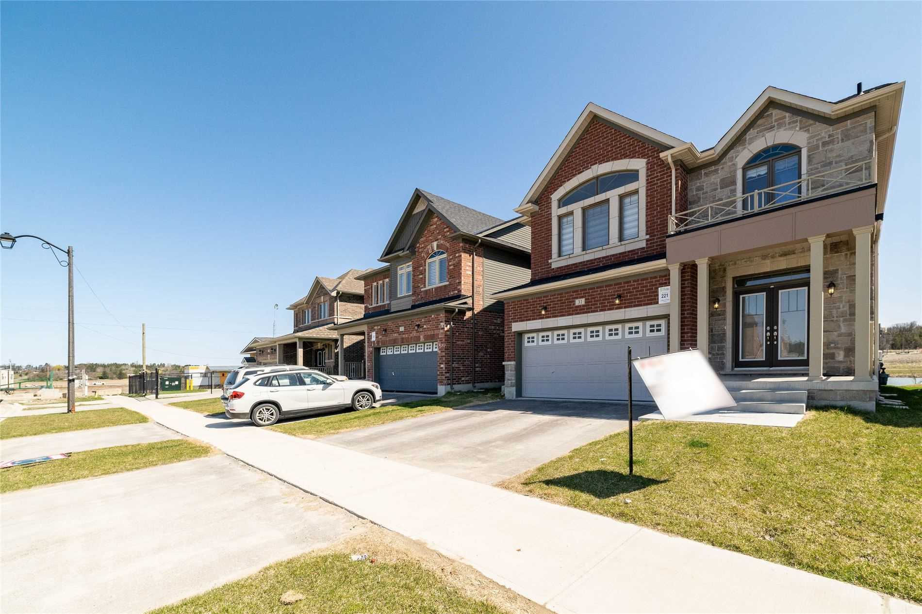 31 Lorne Thomas Pl