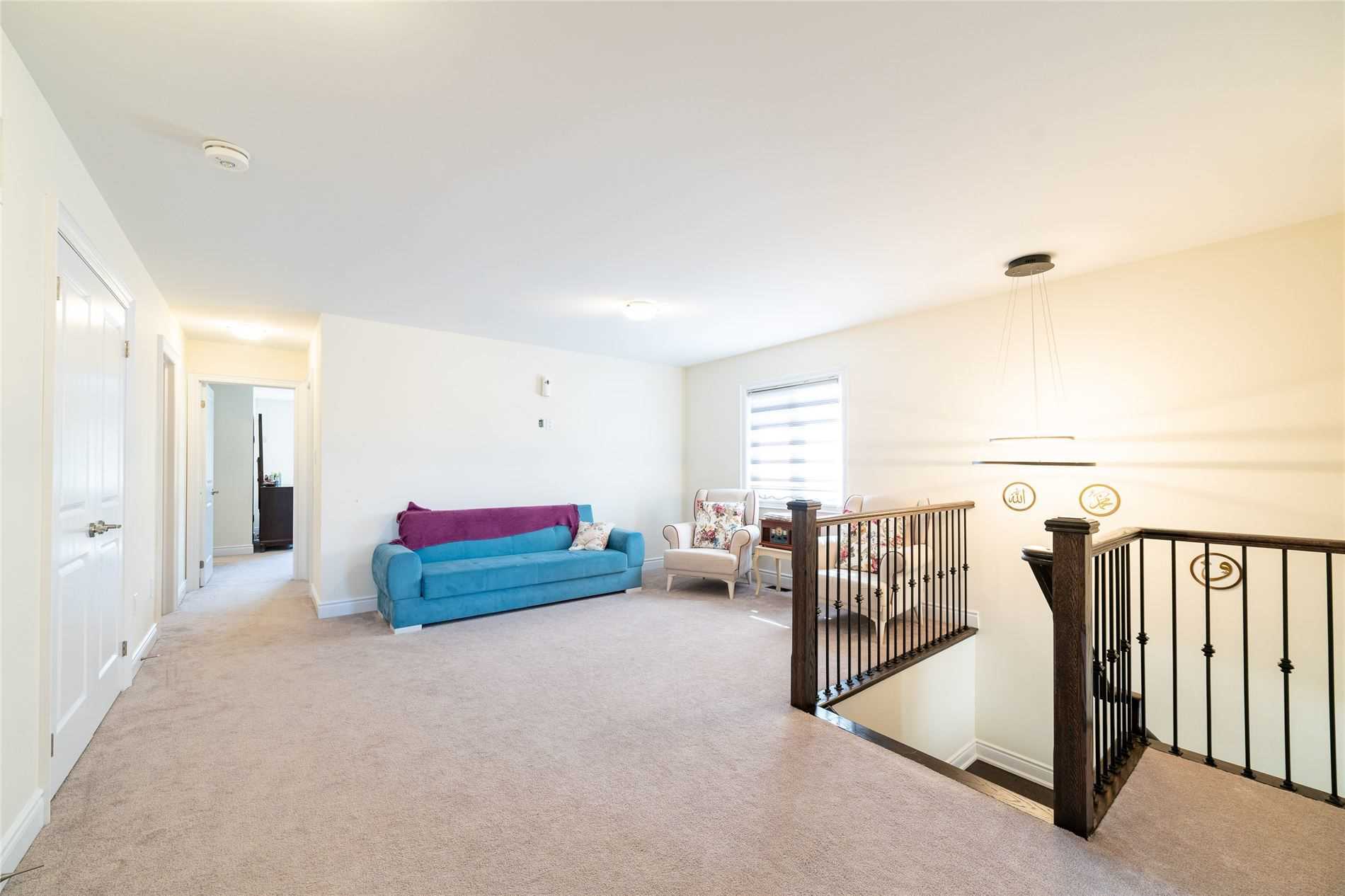 31 Lorne Thomas Pl