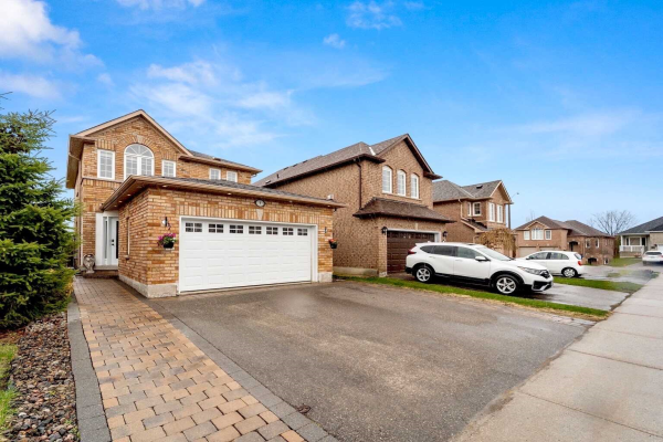 9 Woodhaven Cres, Richmond Hill