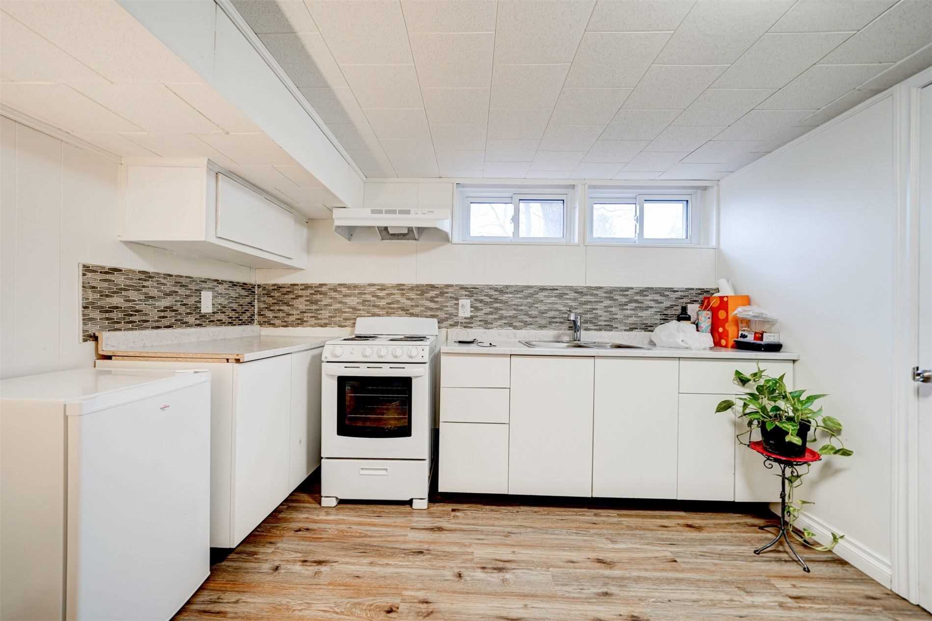 89 Murray Dr
