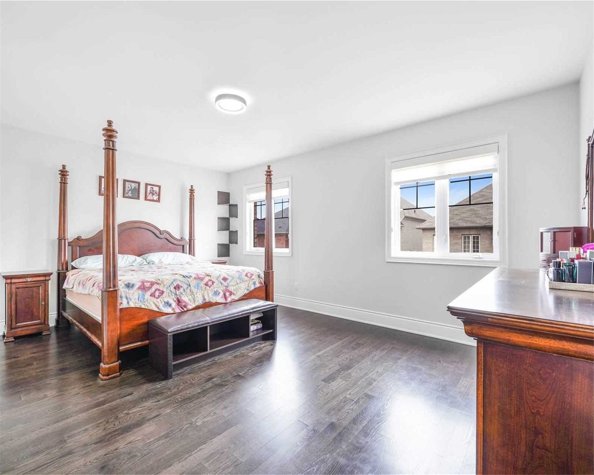 155 Ross Vennare Cres