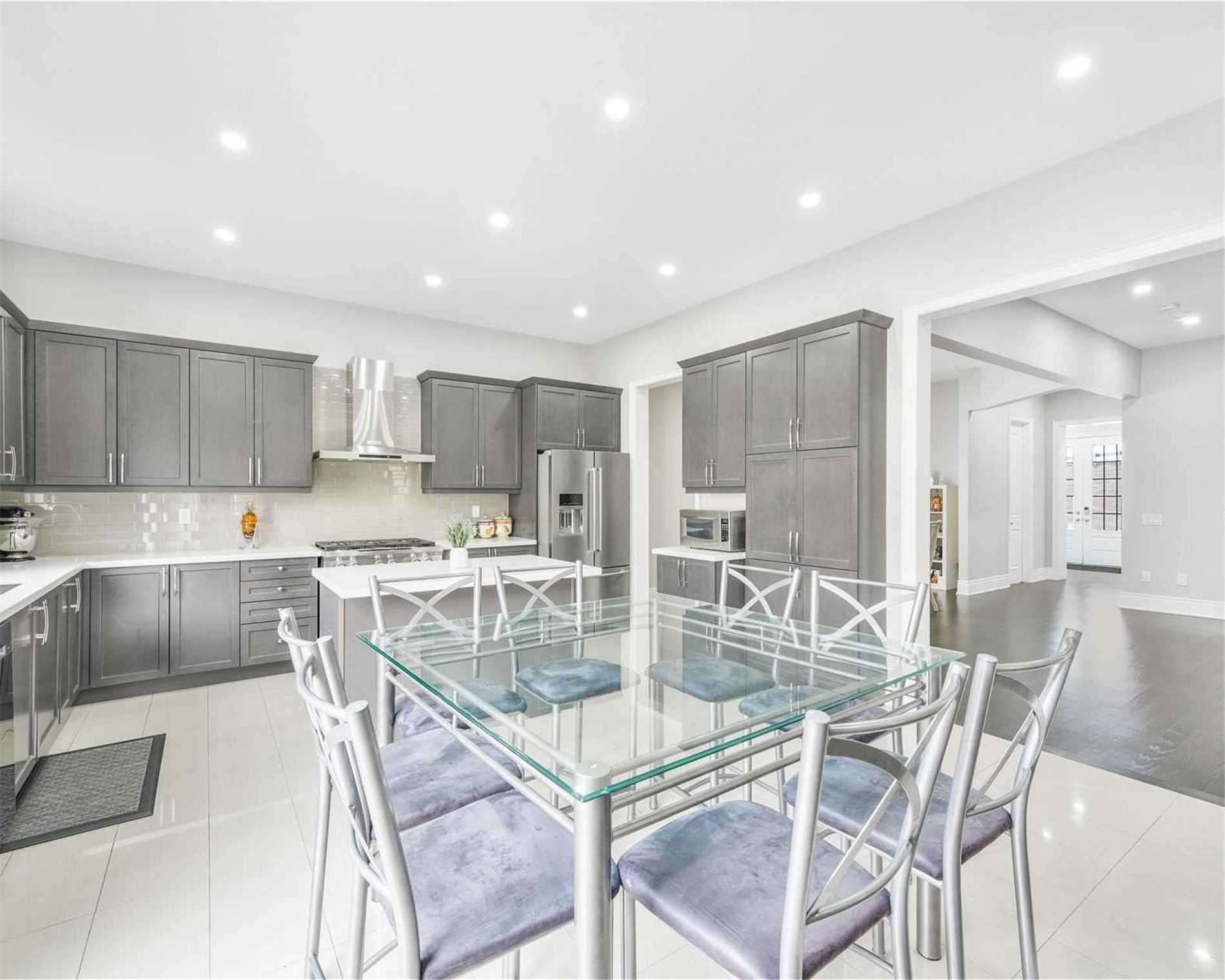 155 Ross Vennare Cres