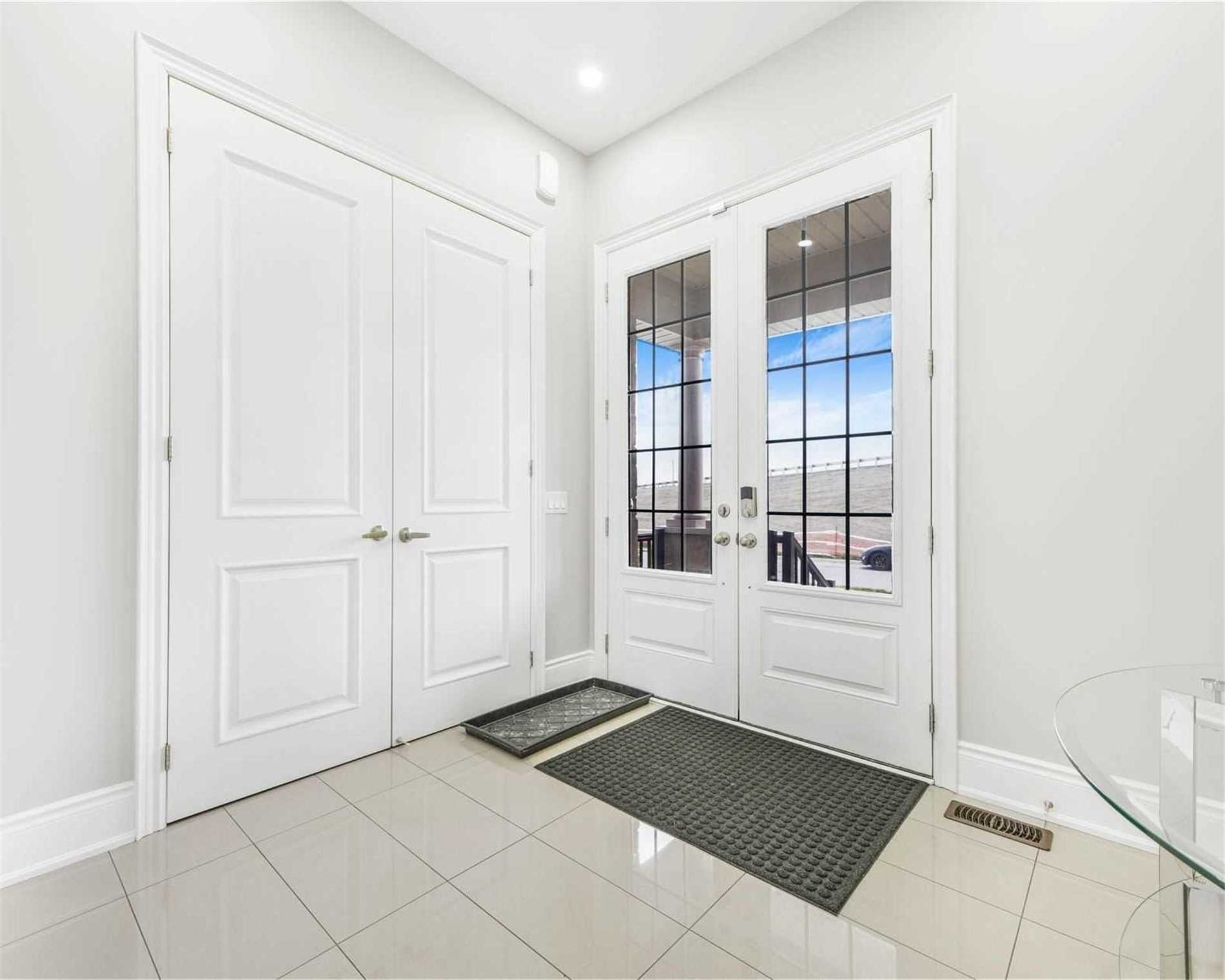 155 Ross Vennare Cres