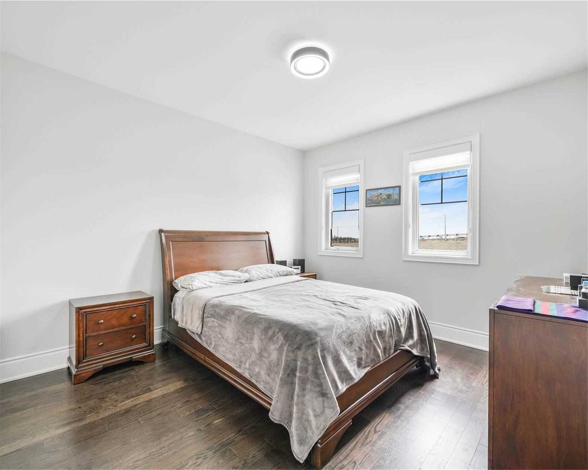 155 Ross Vennare Cres