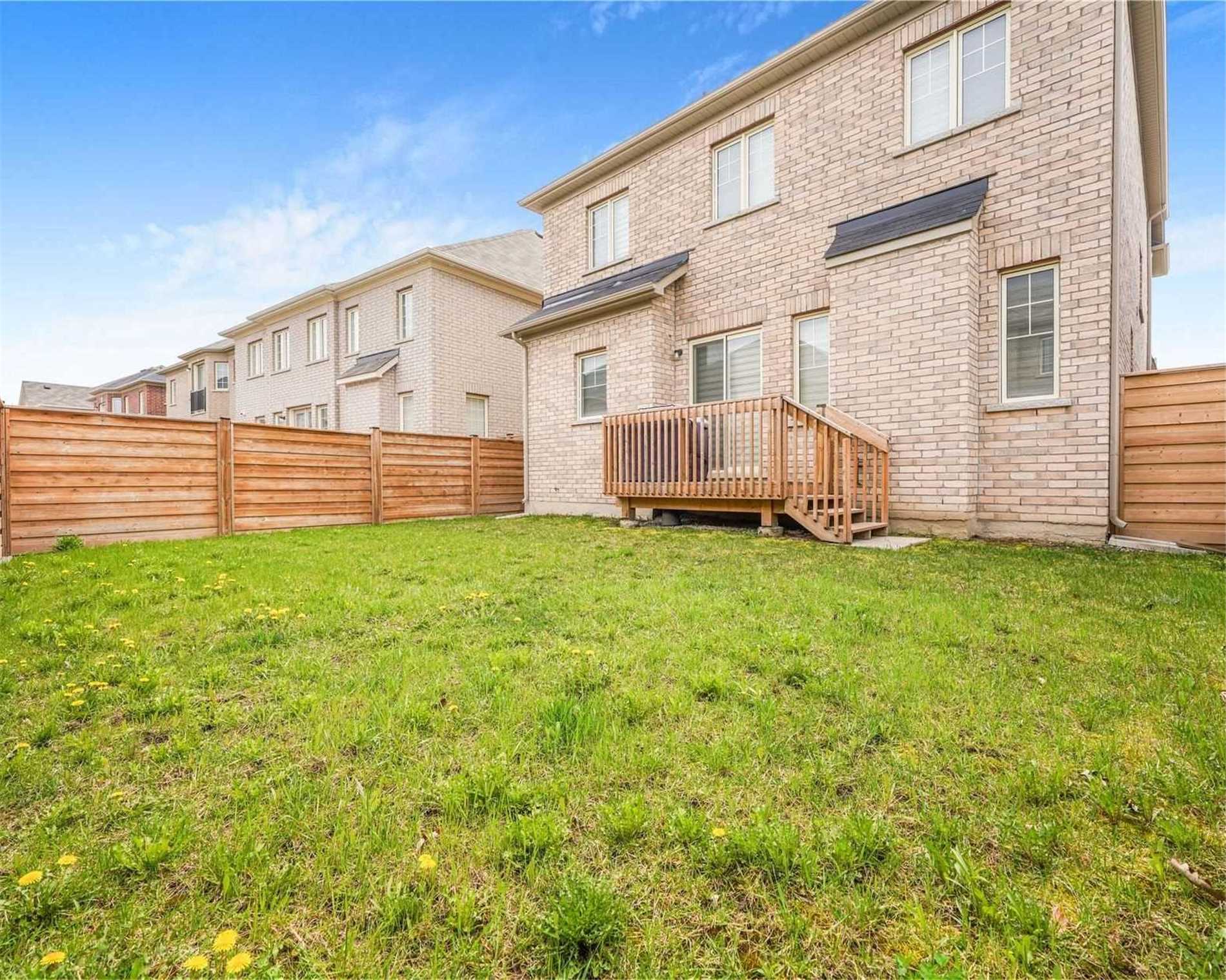 155 Ross Vennare Cres