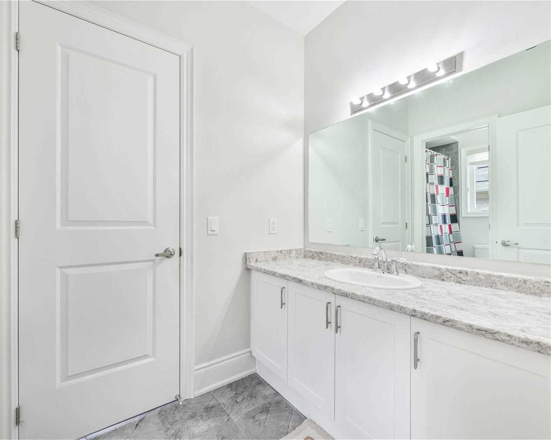 155 Ross Vennare Cres