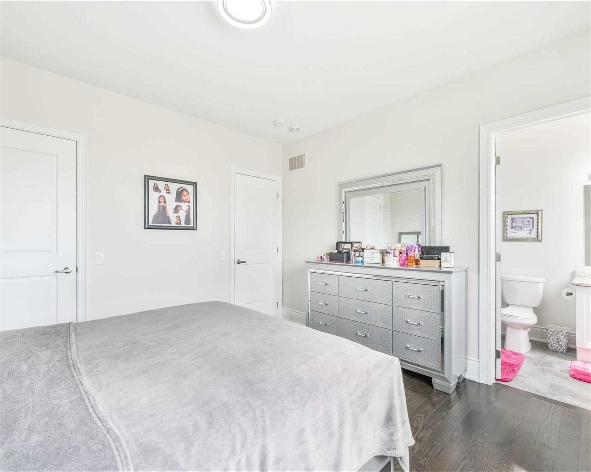 155 Ross Vennare Cres