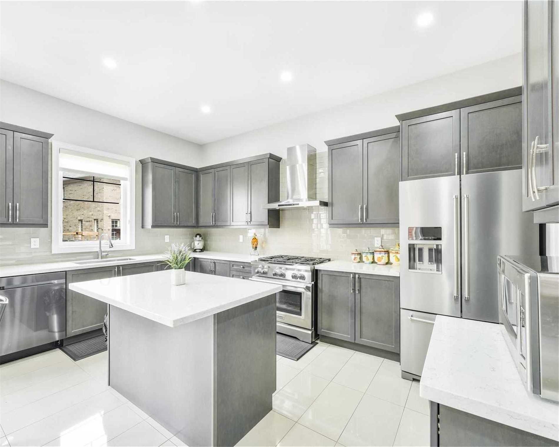 155 Ross Vennare Cres