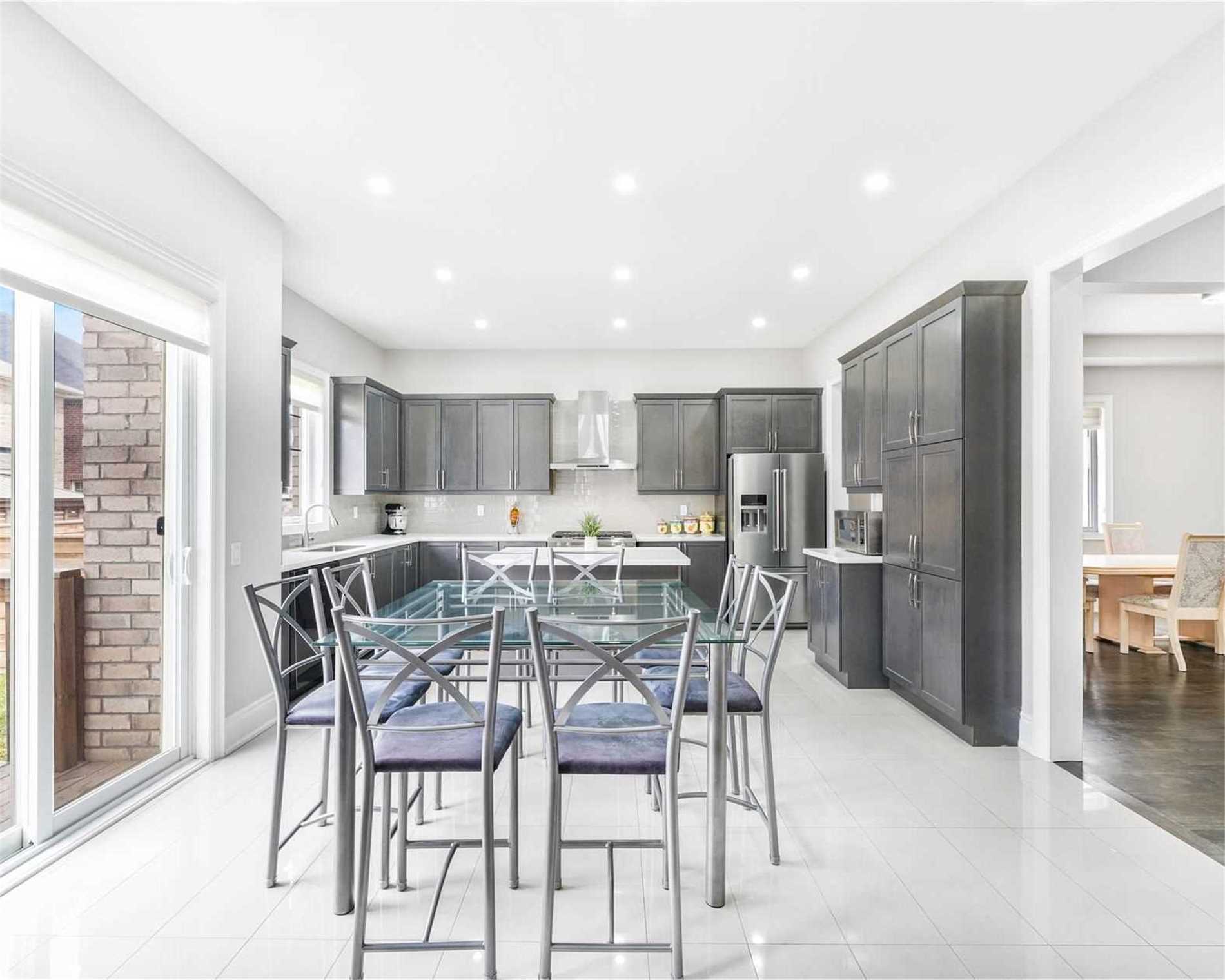 155 Ross Vennare Cres