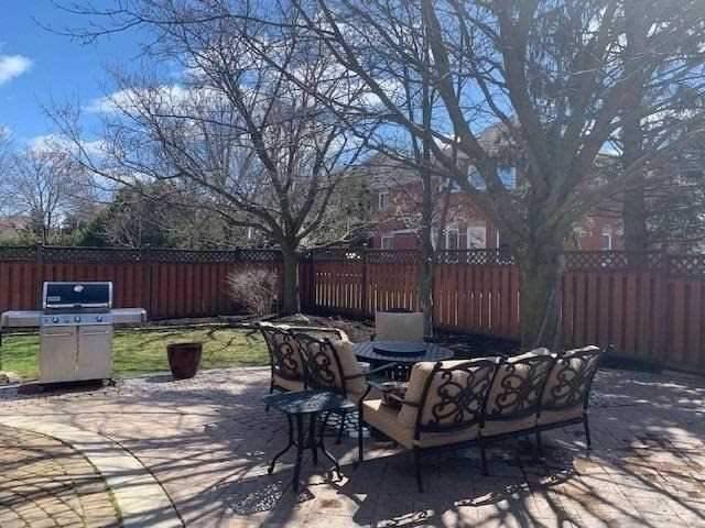 27 Charing Cres