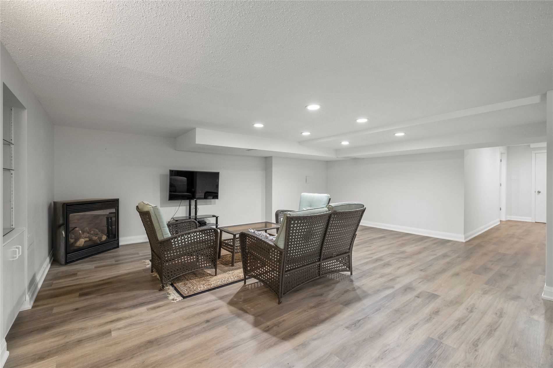 9 Vanvalley Dr