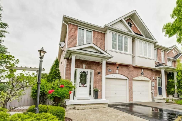 294 Tom Taylor Cres, Newmarket