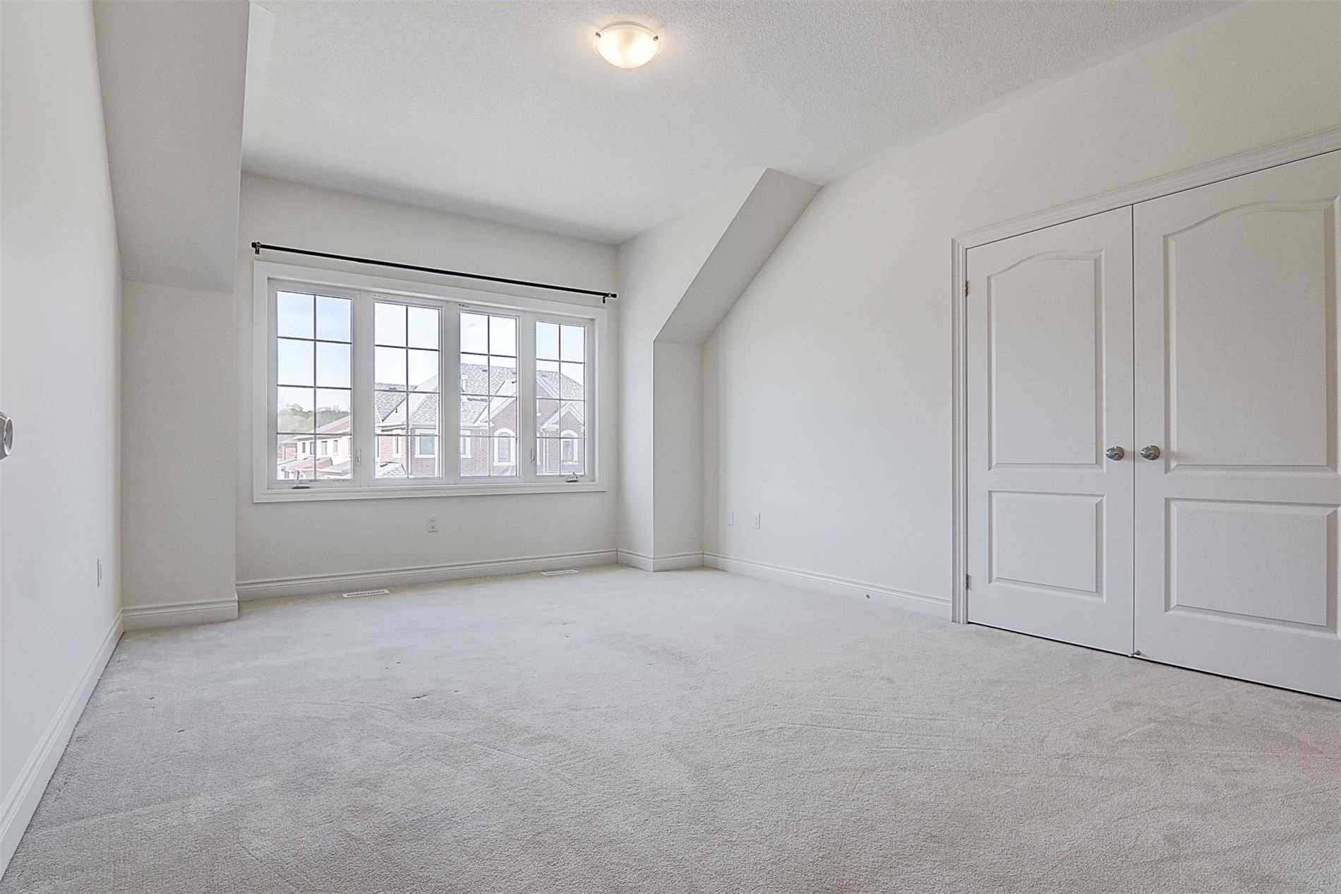 6 Tesla Cres