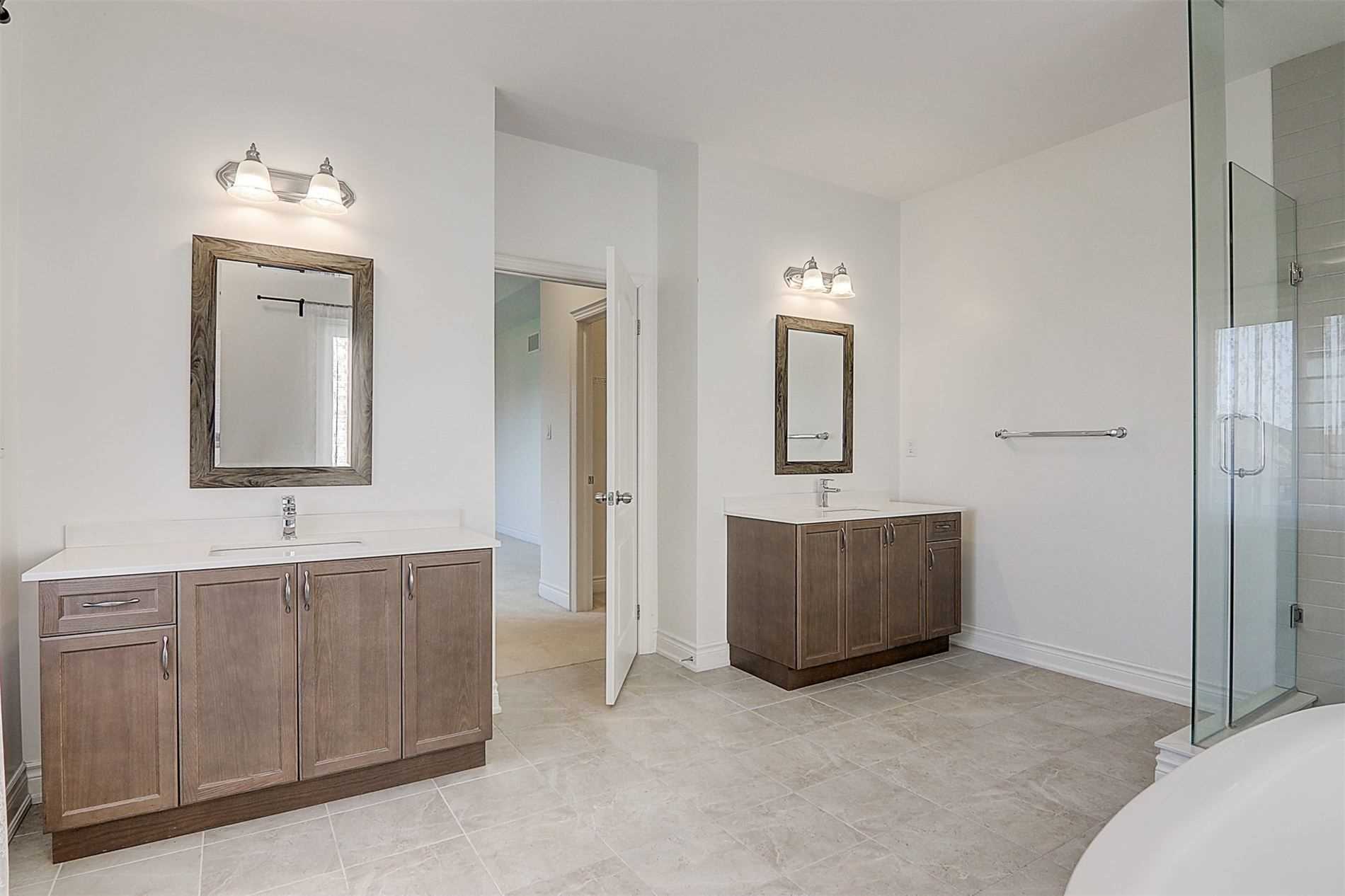 6 Tesla Cres