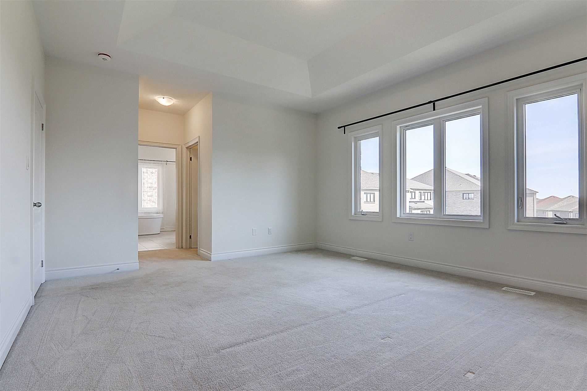 6 Tesla Cres