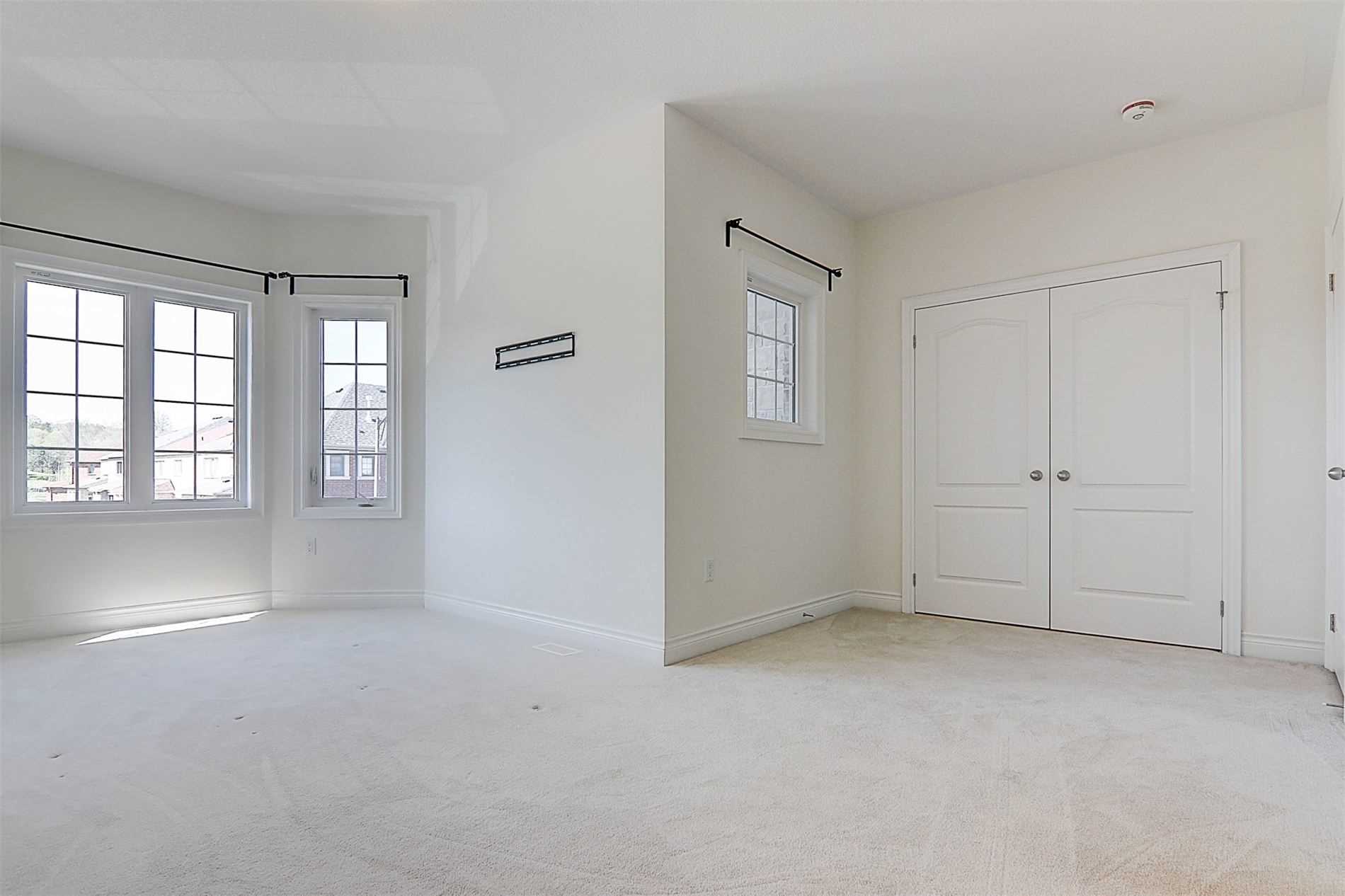 6 Tesla Cres