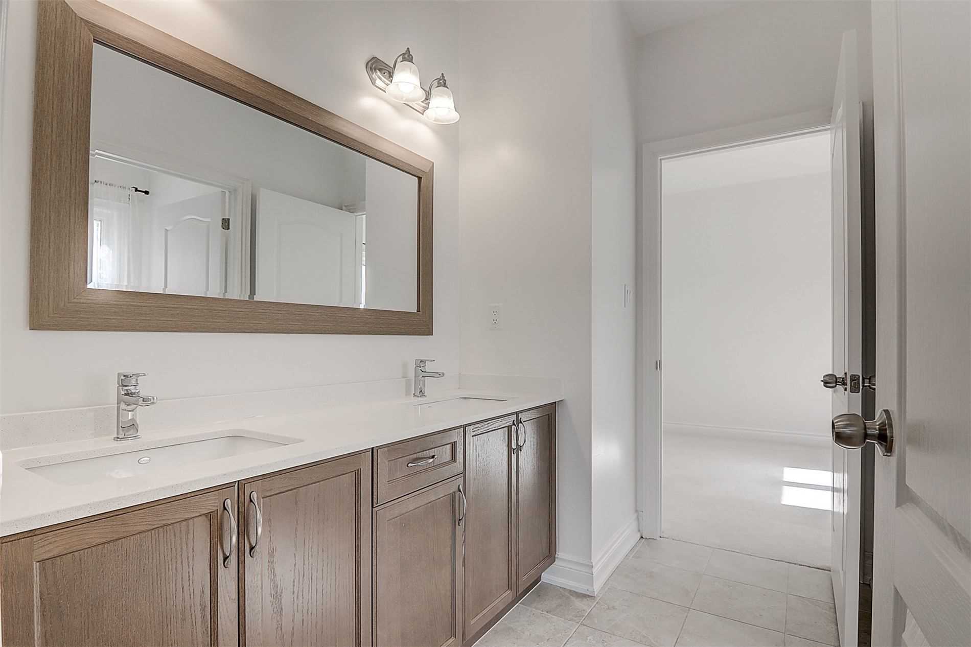 6 Tesla Cres