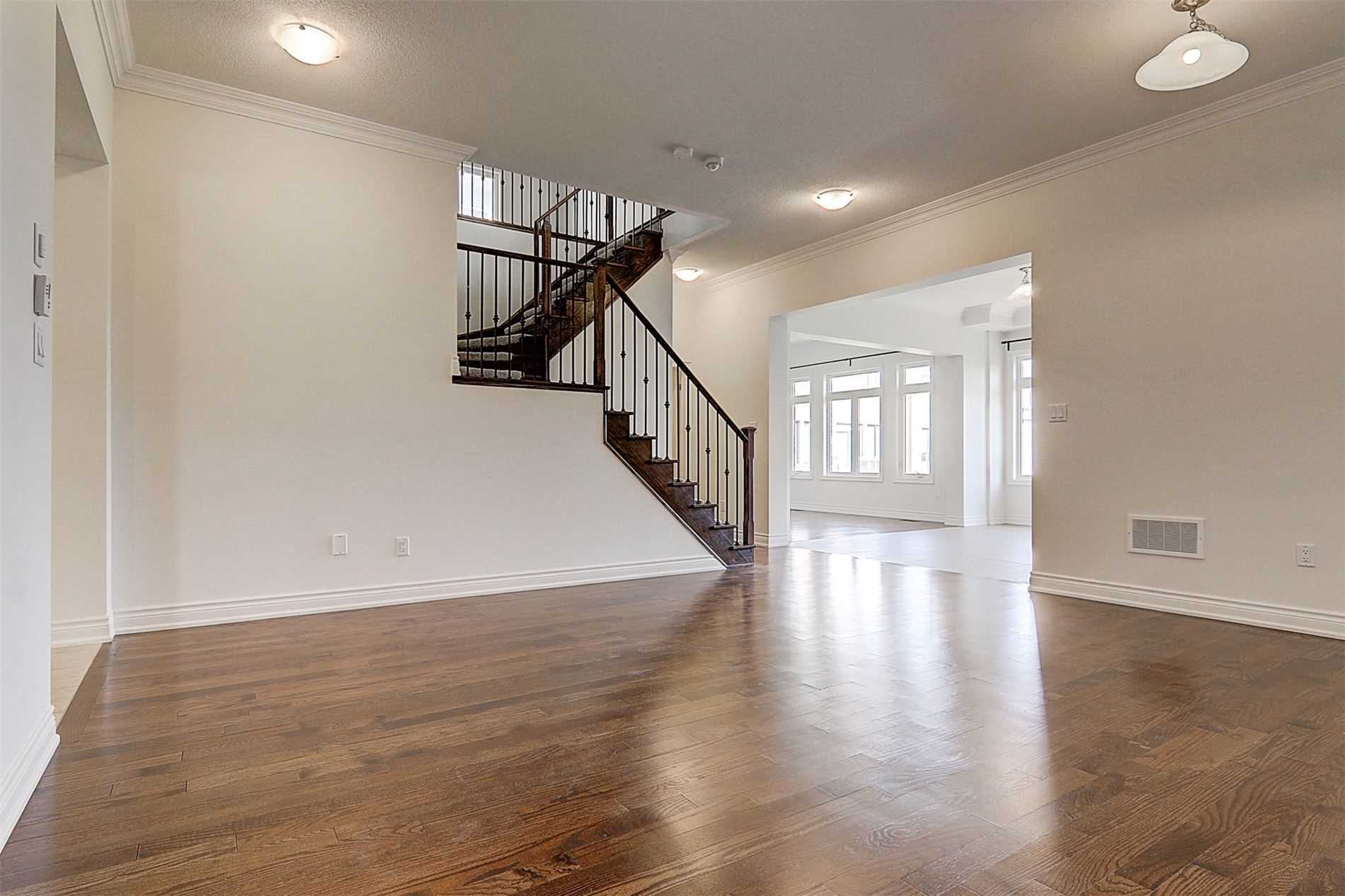 6 Tesla Cres
