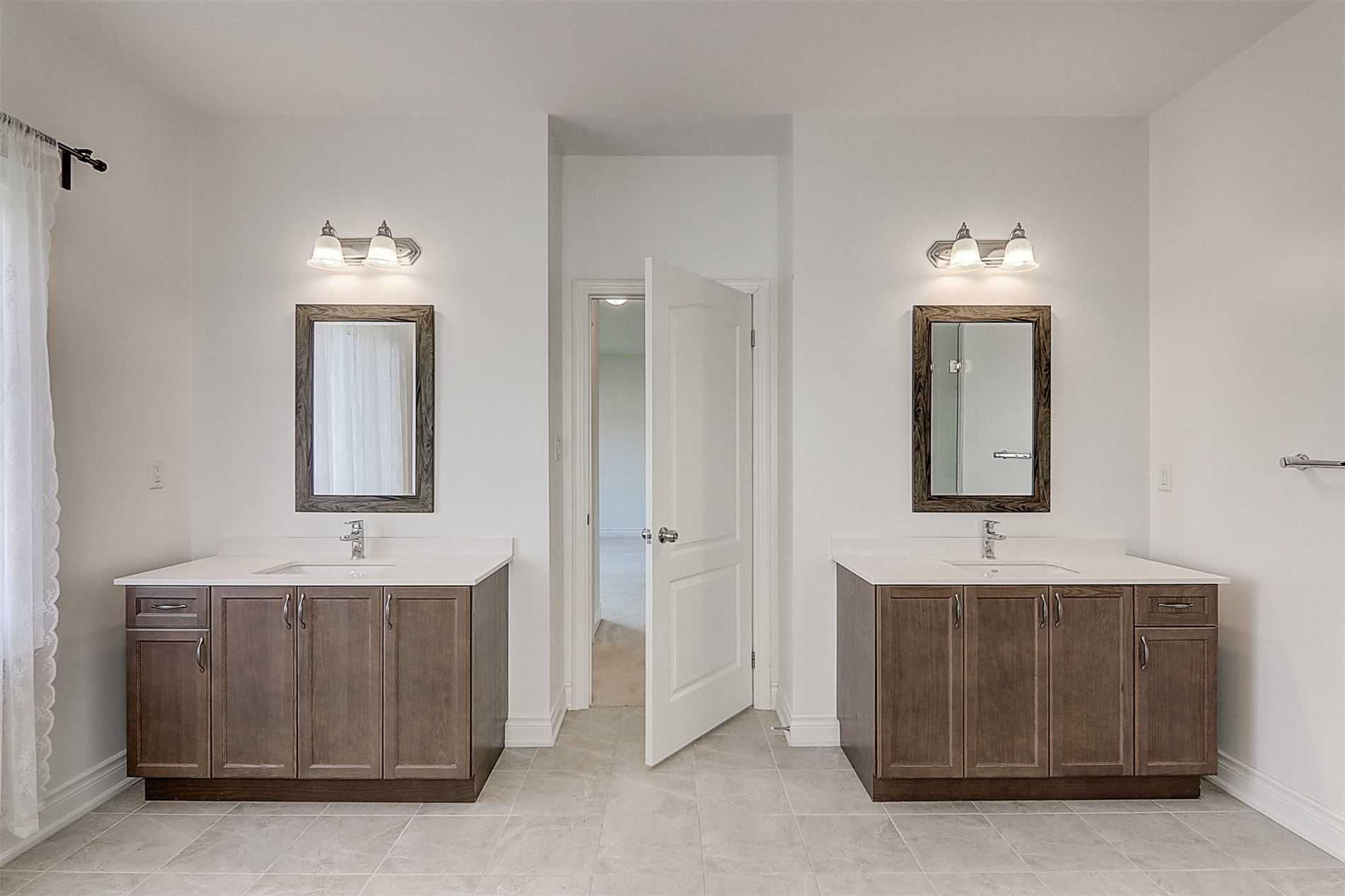 6 Tesla Cres