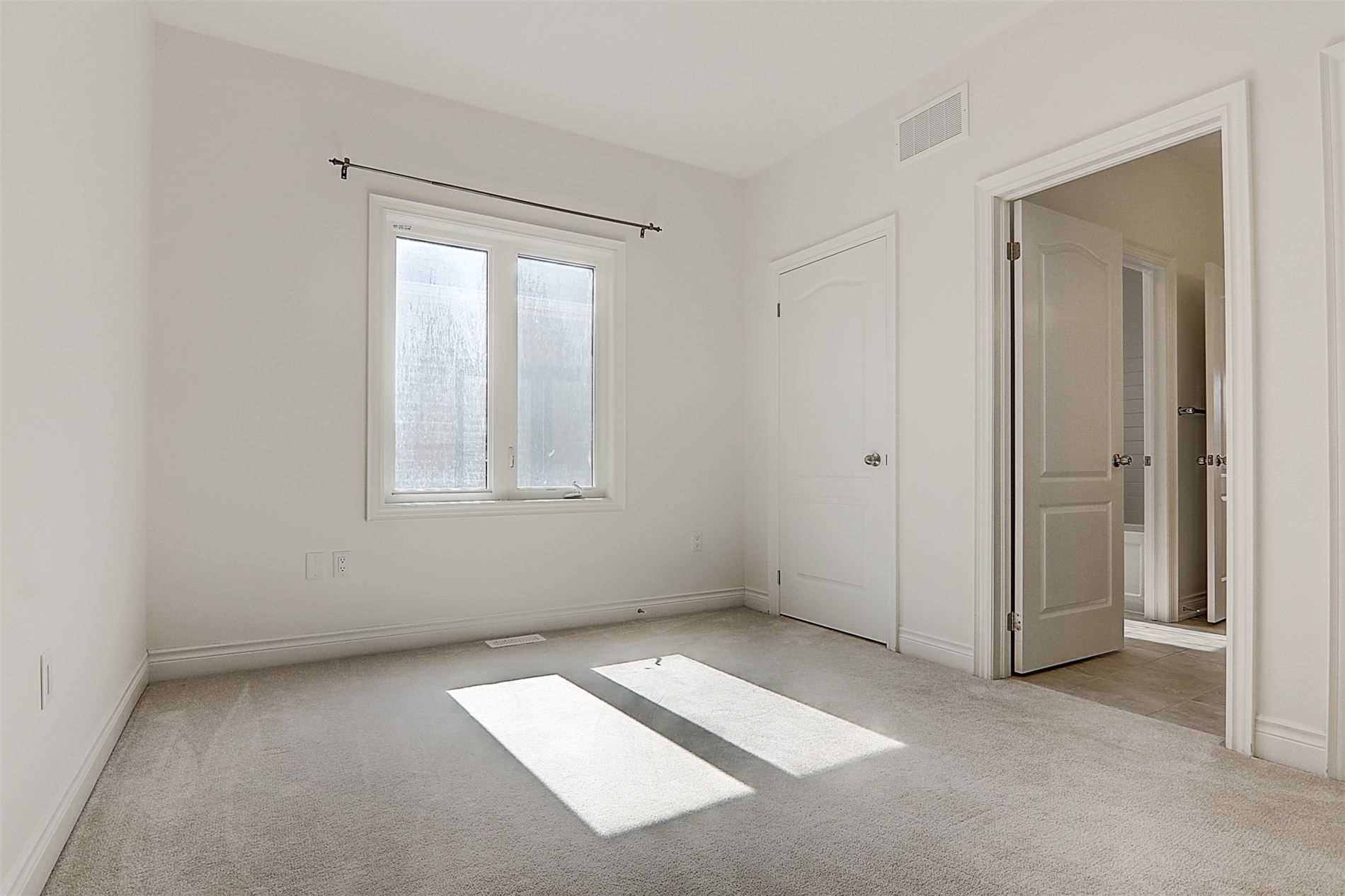 6 Tesla Cres