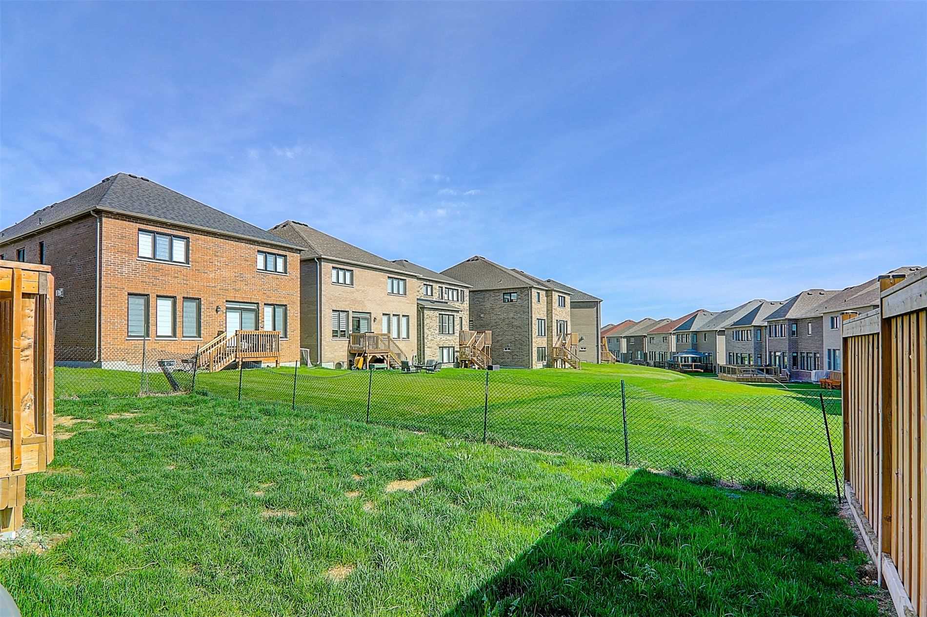 6 Tesla Cres