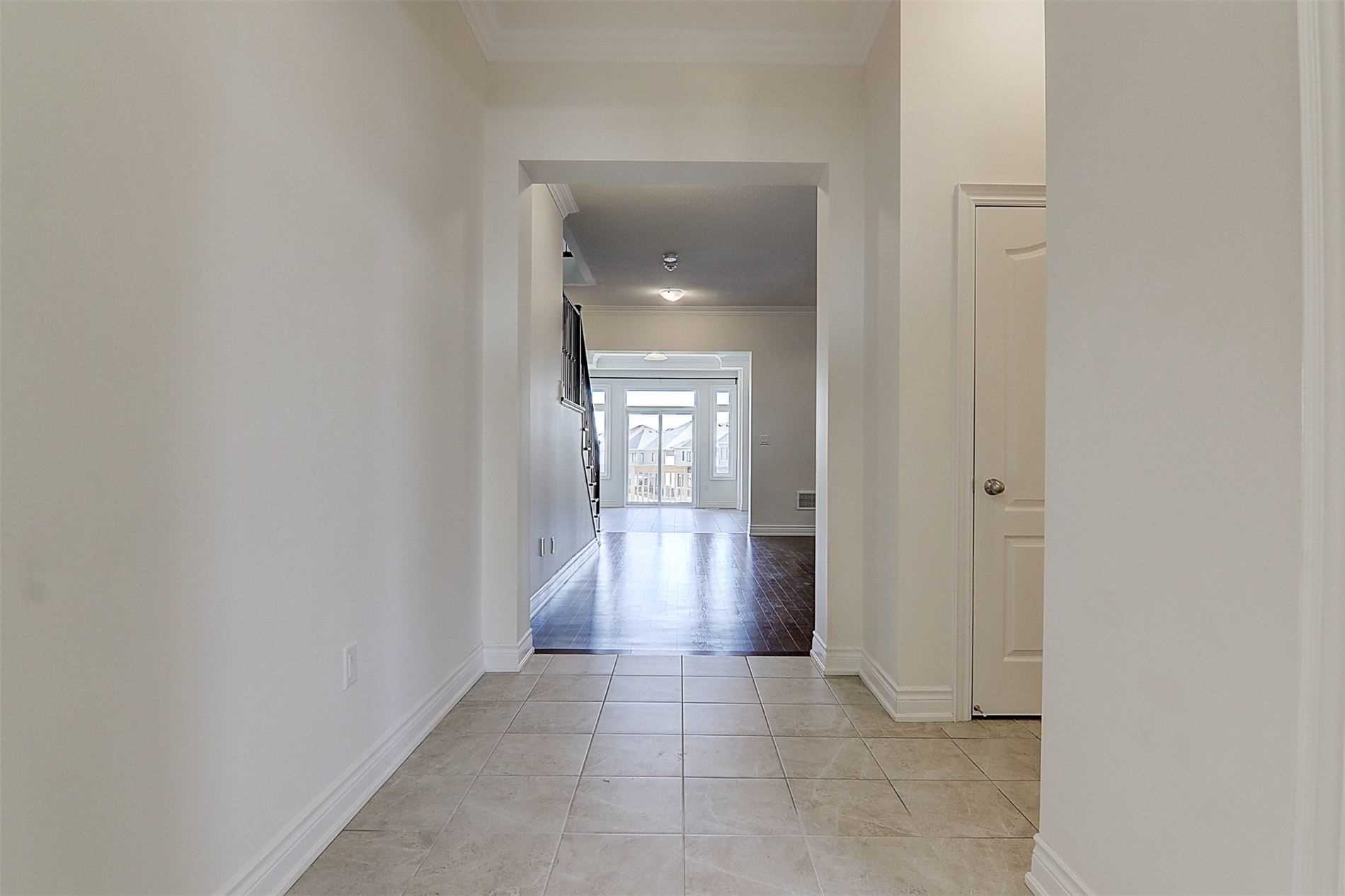 6 Tesla Cres