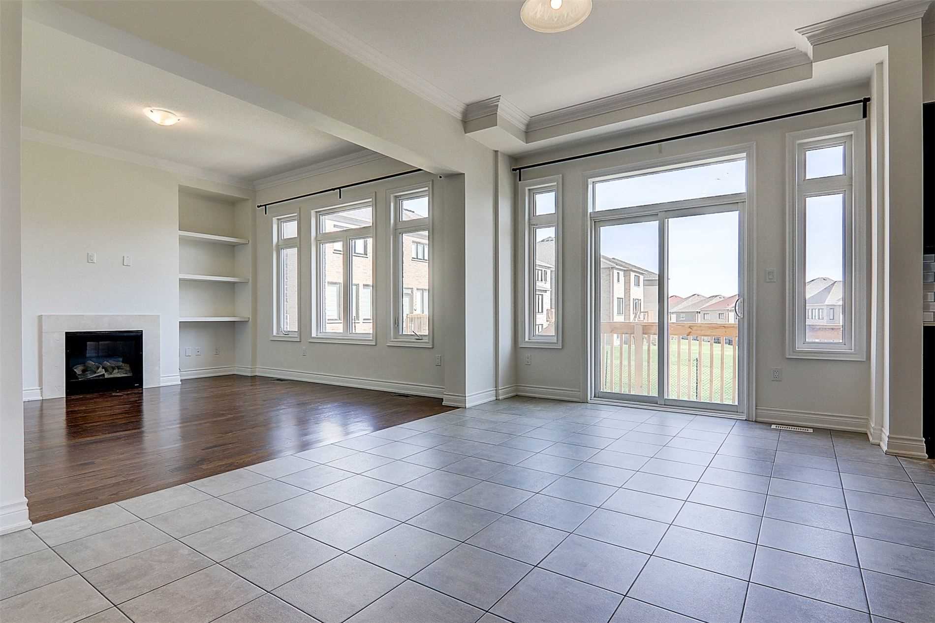 6 Tesla Cres