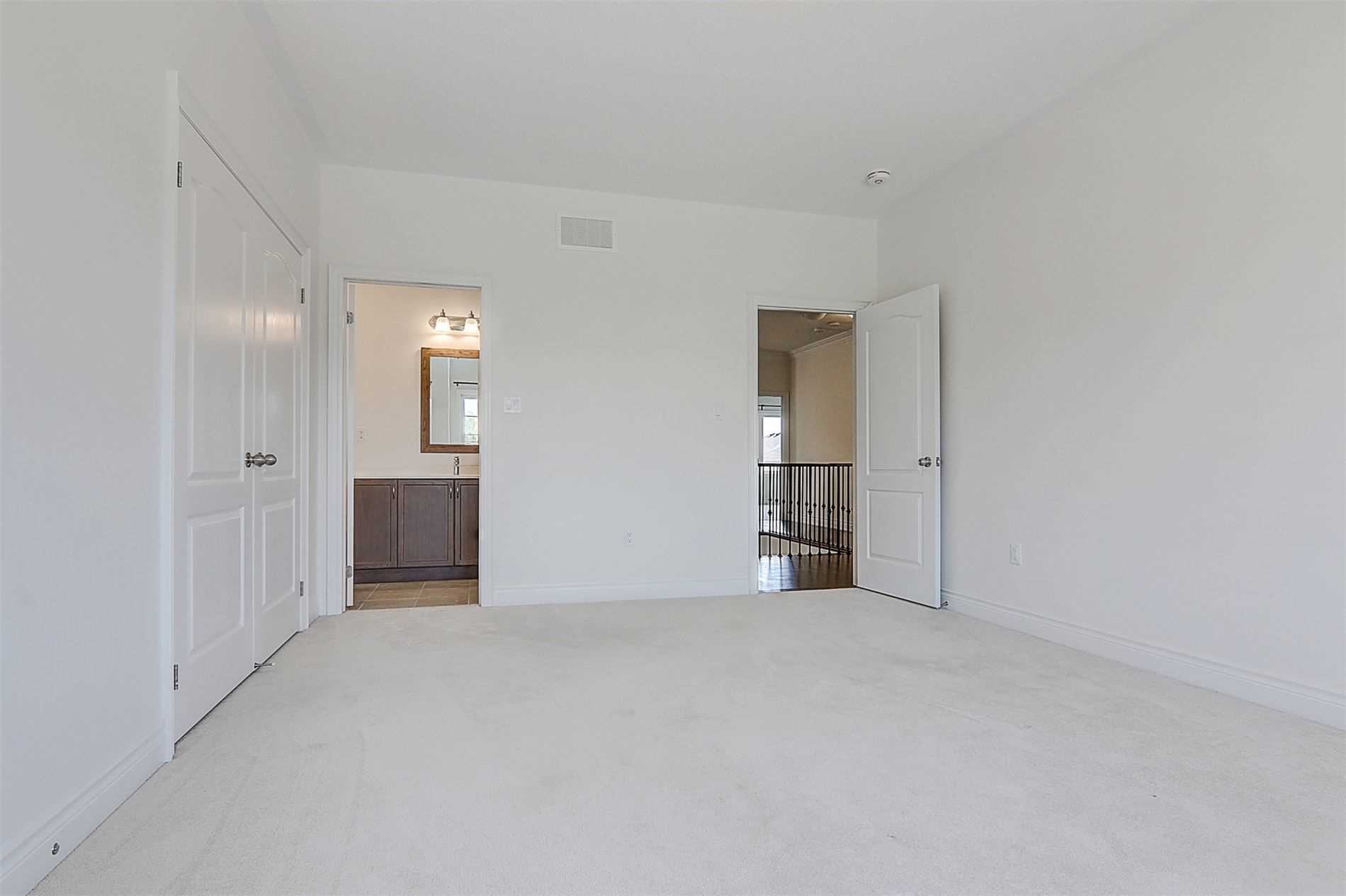 6 Tesla Cres