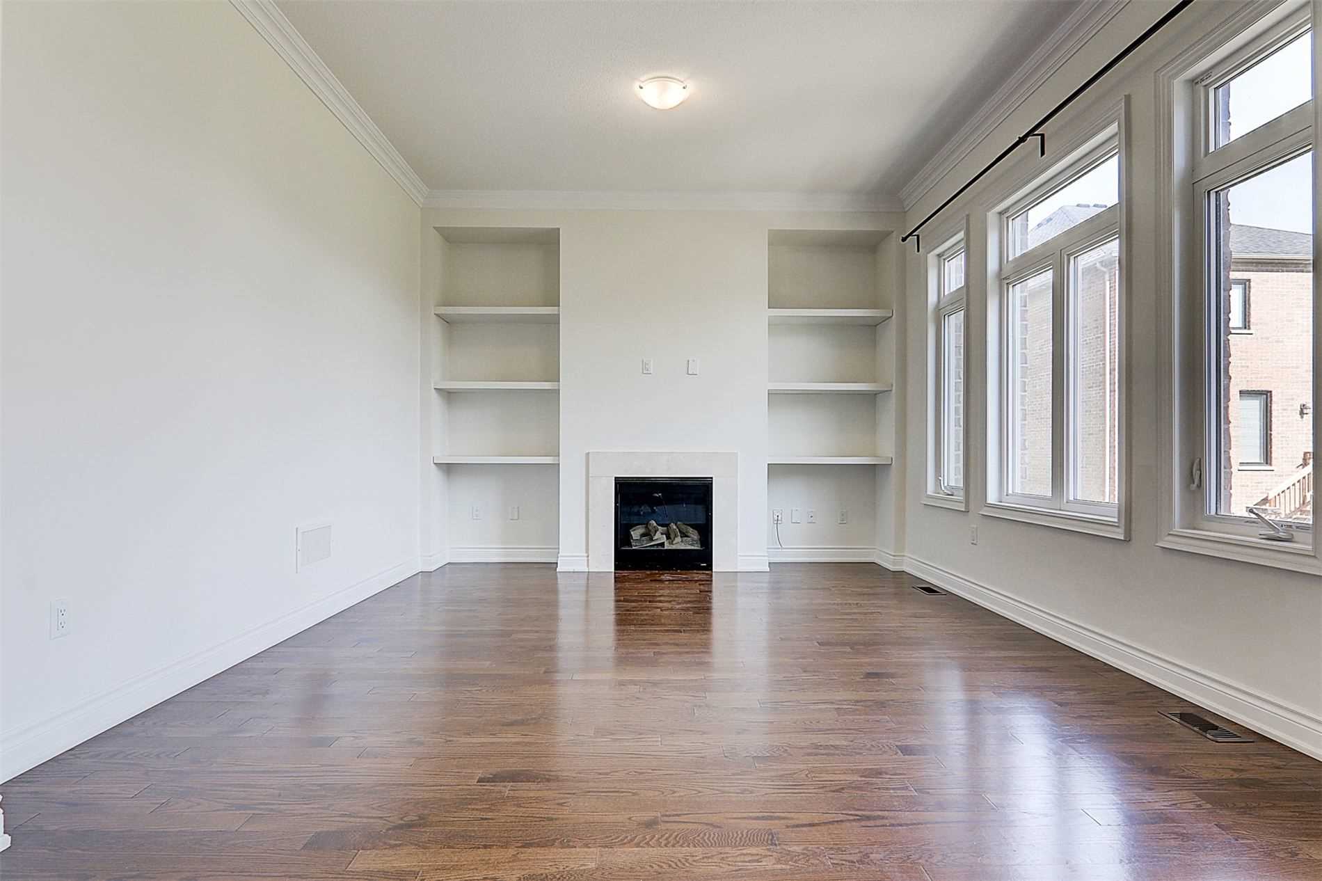 6 Tesla Cres