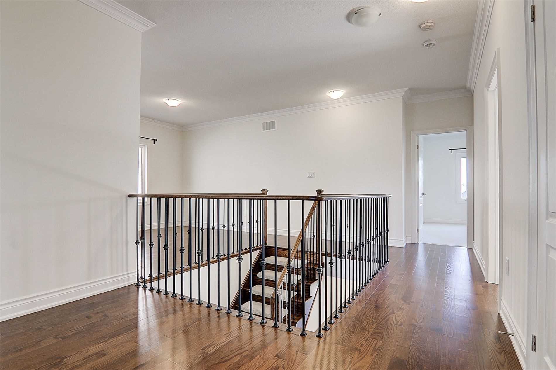 6 Tesla Cres