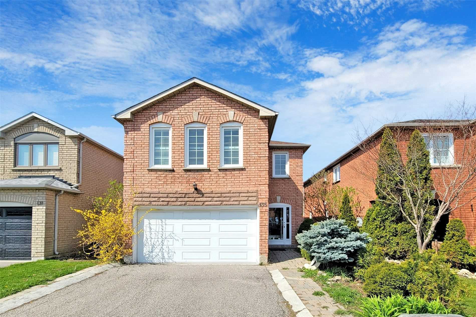 135 Stonebriar Dr