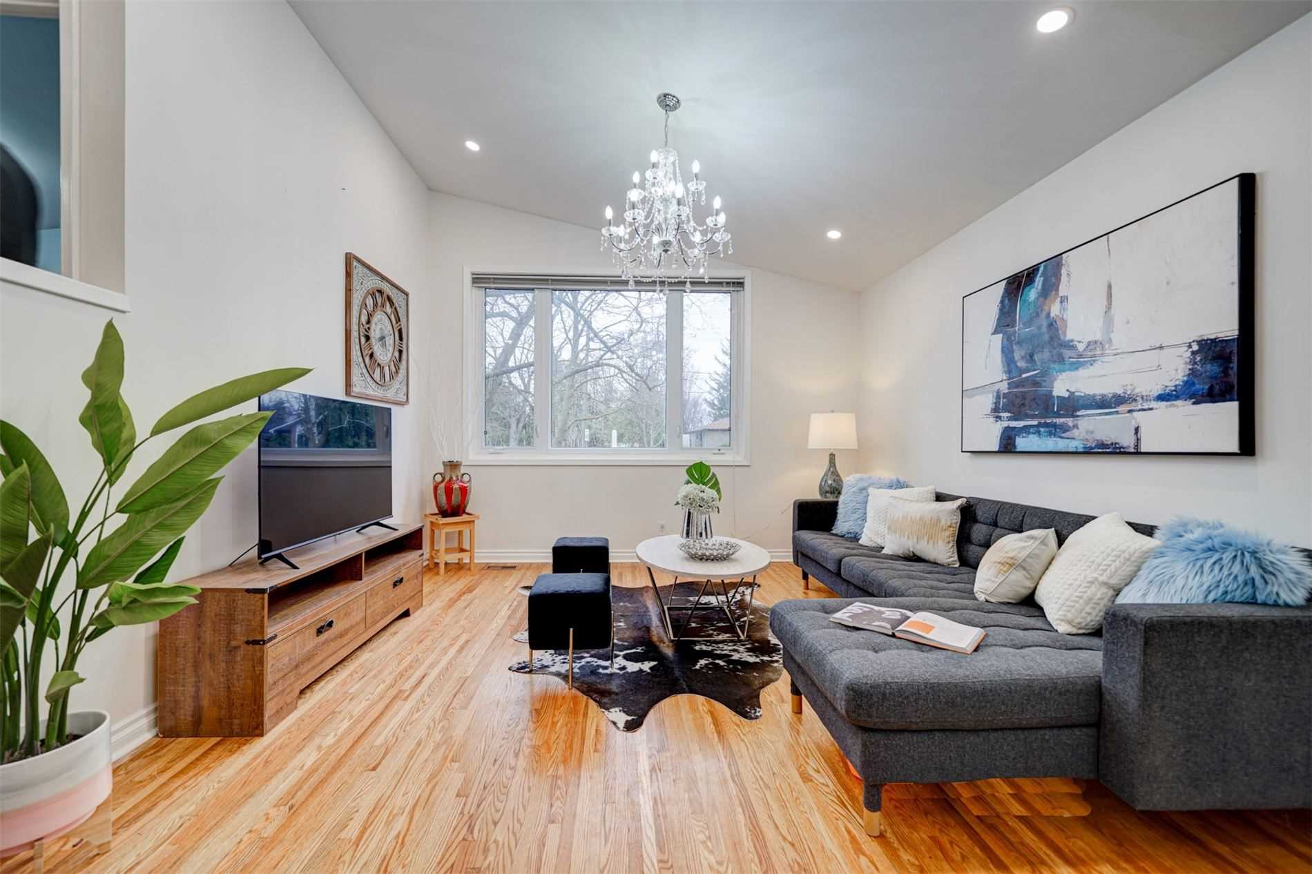 89 Murray Dr