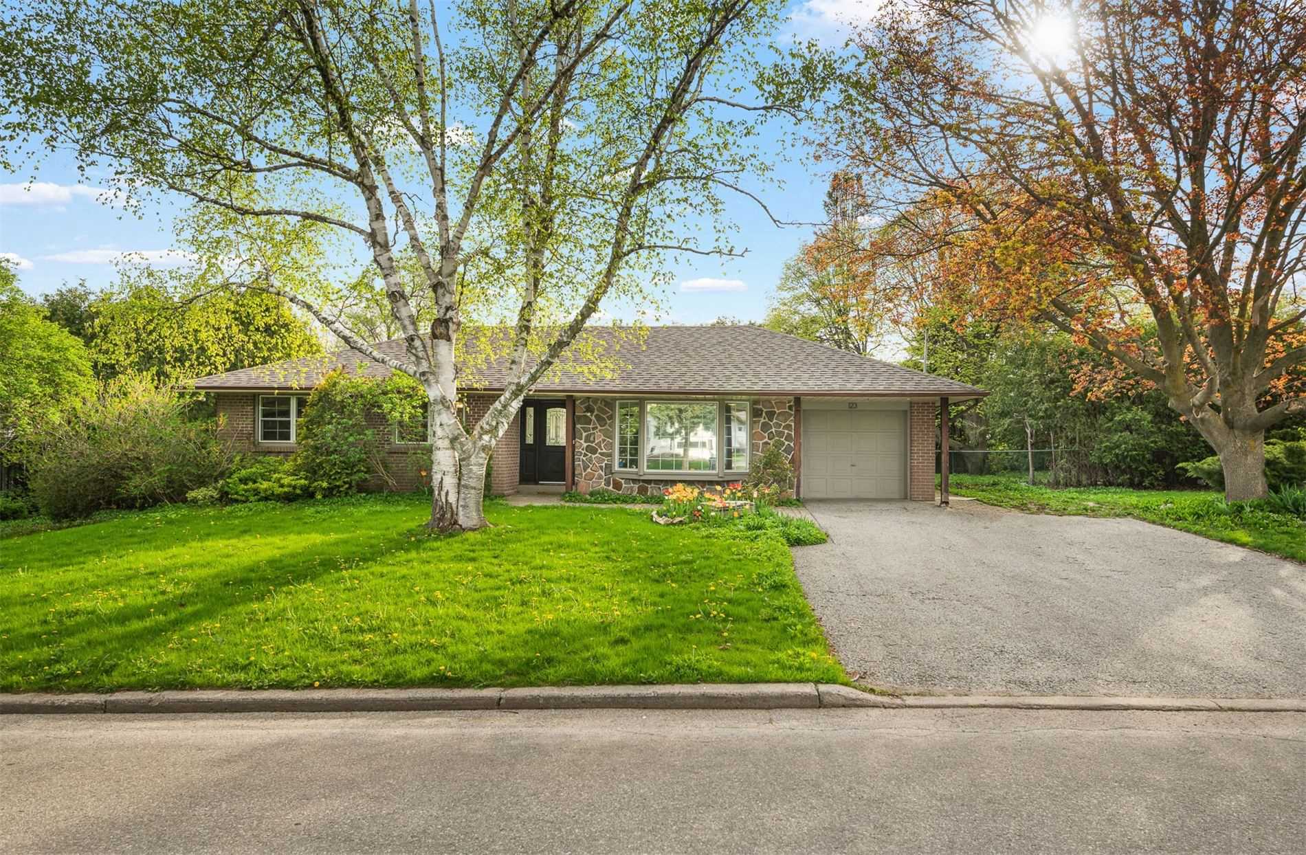123 Sherwood Forest Dr
