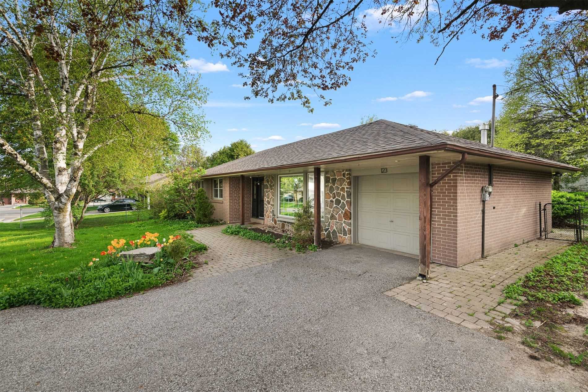 123 Sherwood Forest Dr