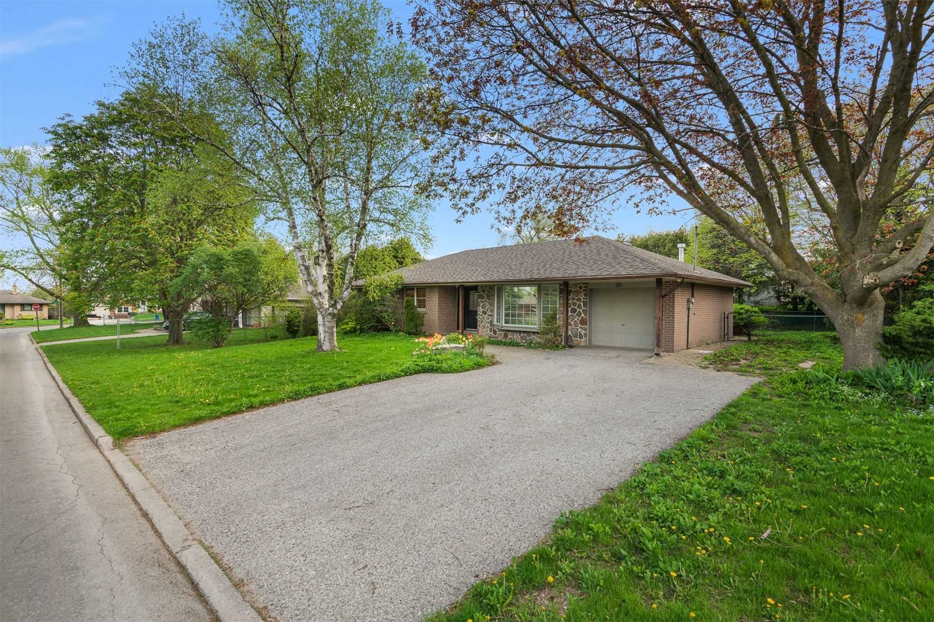 123 Sherwood Forest Dr