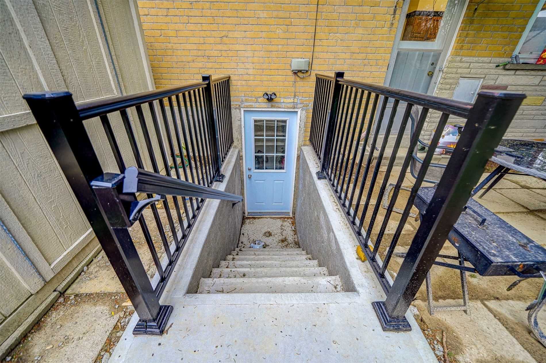 89 Murray Dr