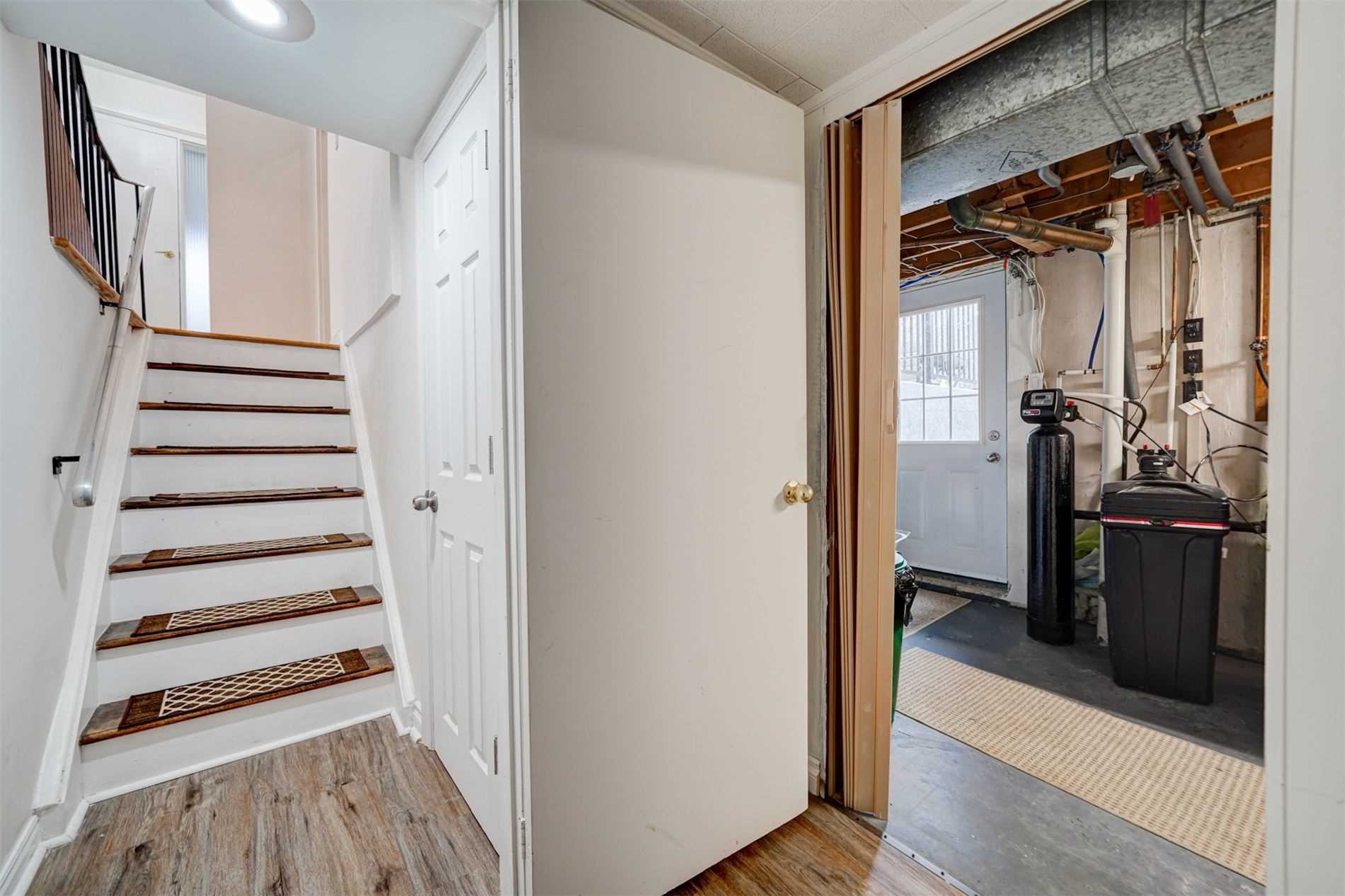 89 Murray Dr