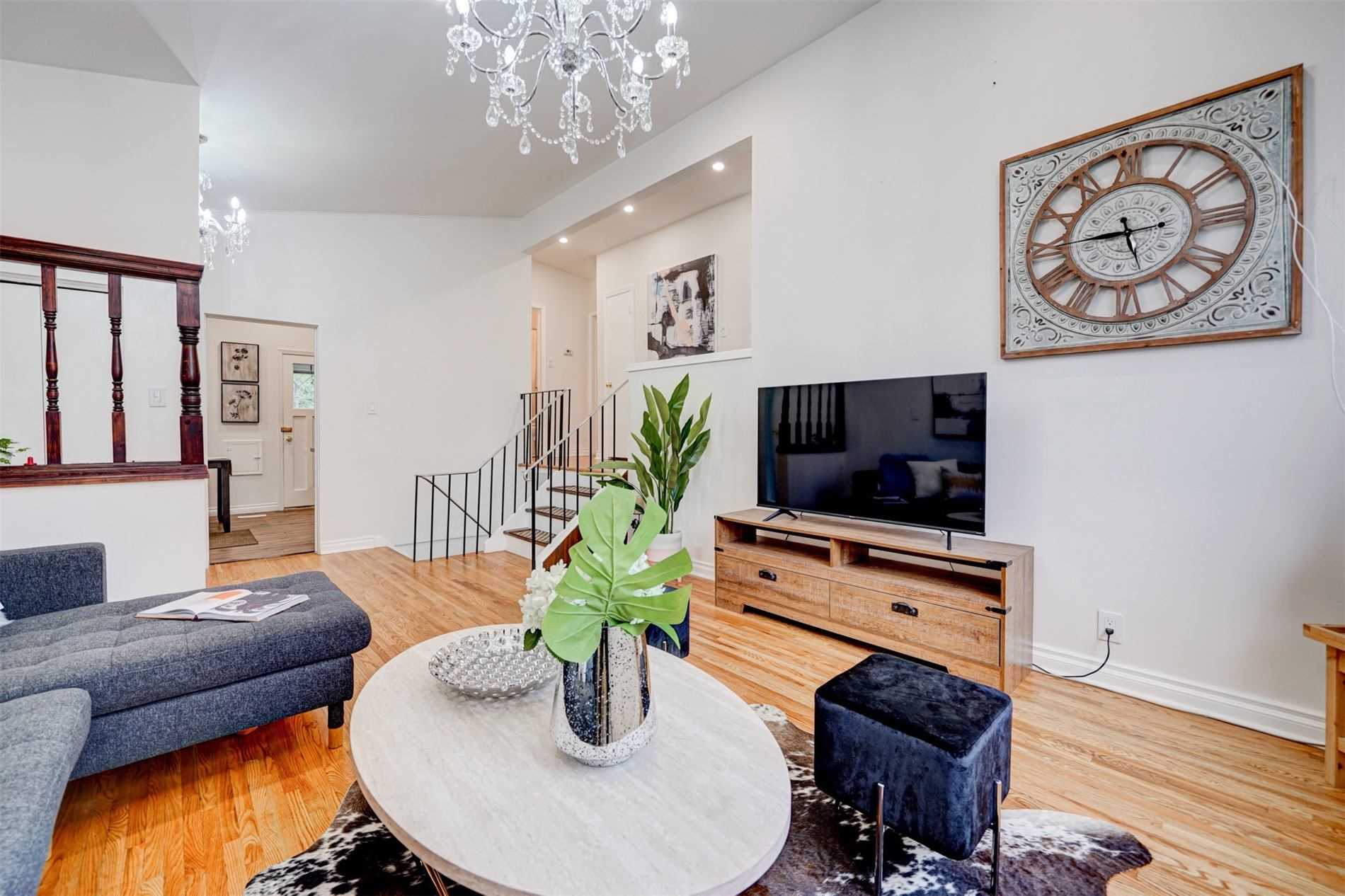 89 Murray Dr