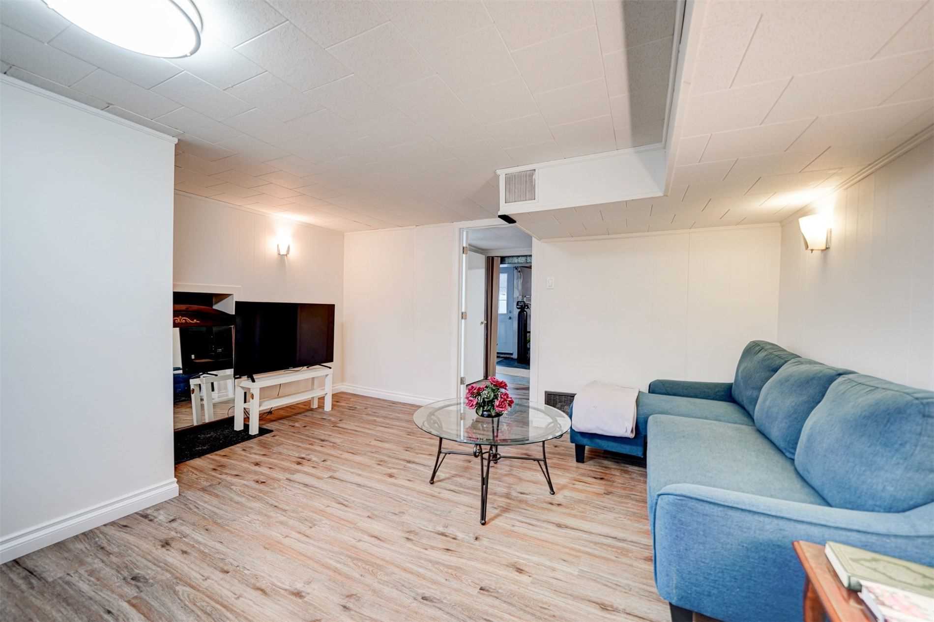 89 Murray Dr