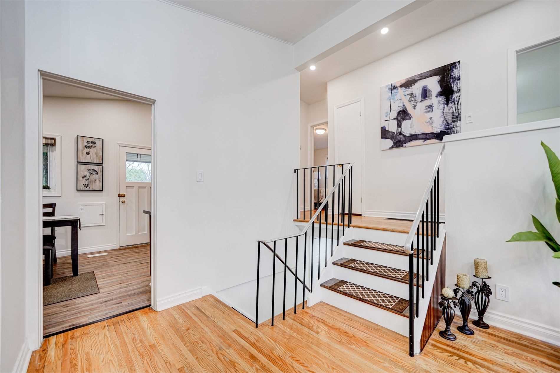 89 Murray Dr