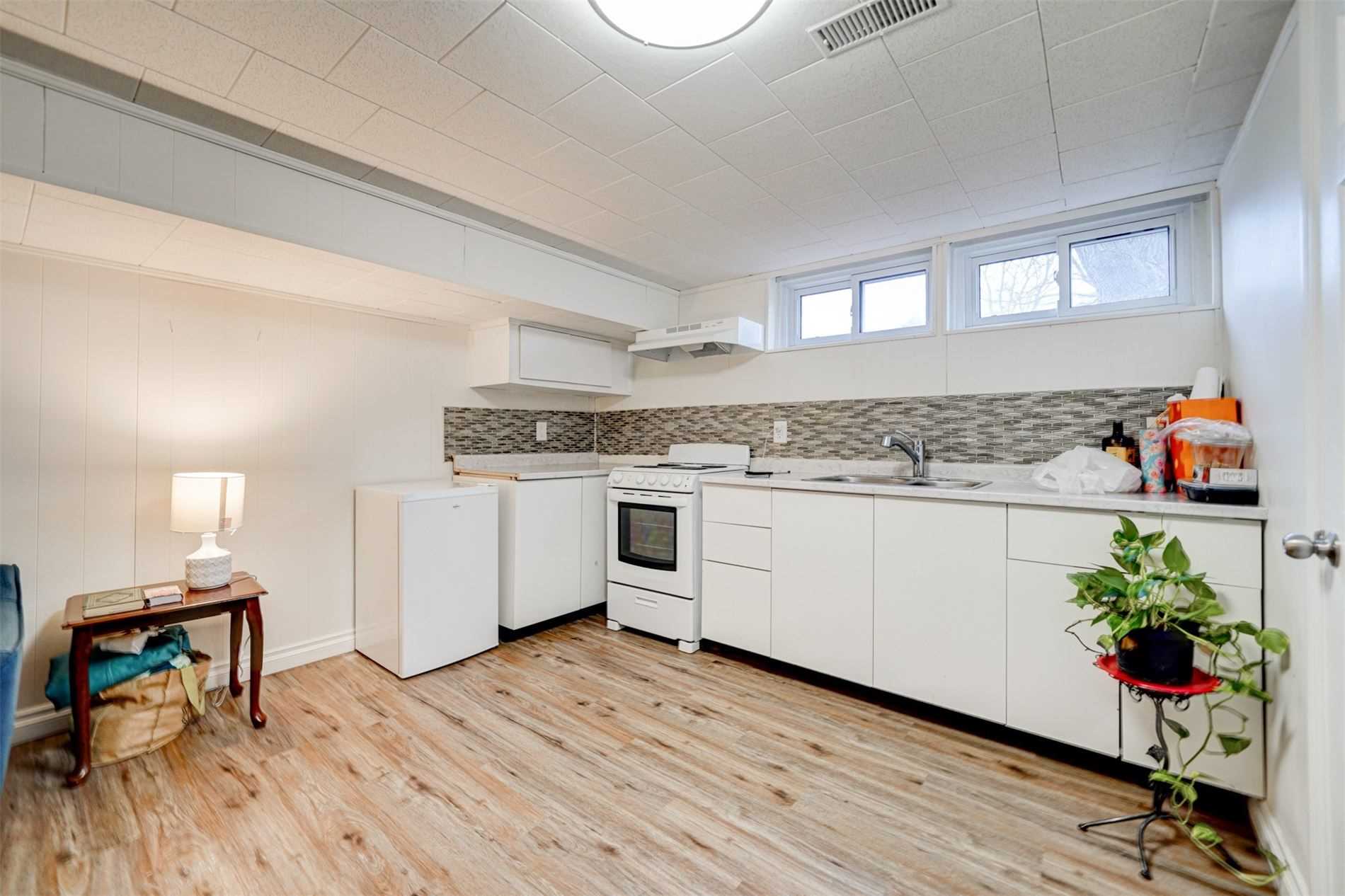 89 Murray Dr