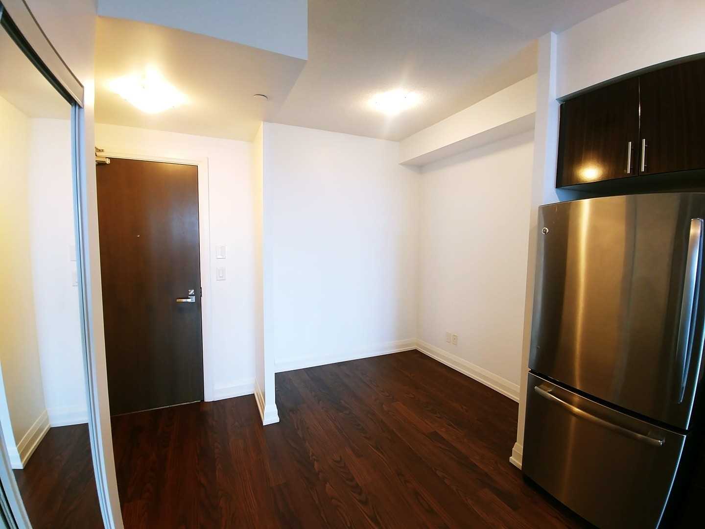 7161 Yonge St, #2133
