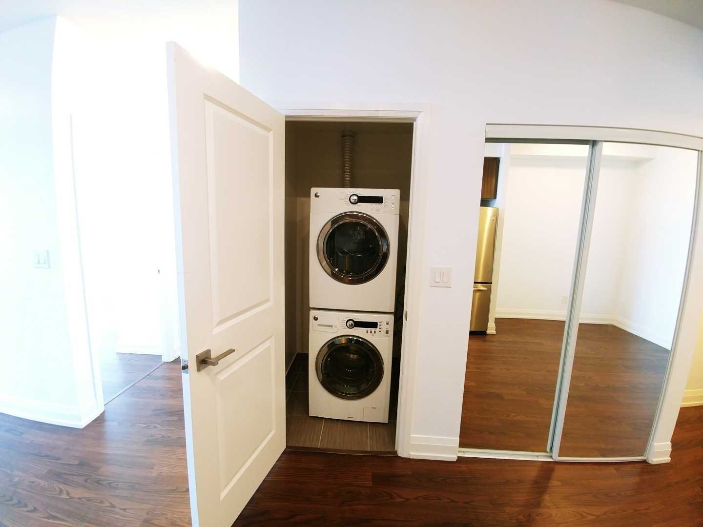 7161 Yonge St, #2133