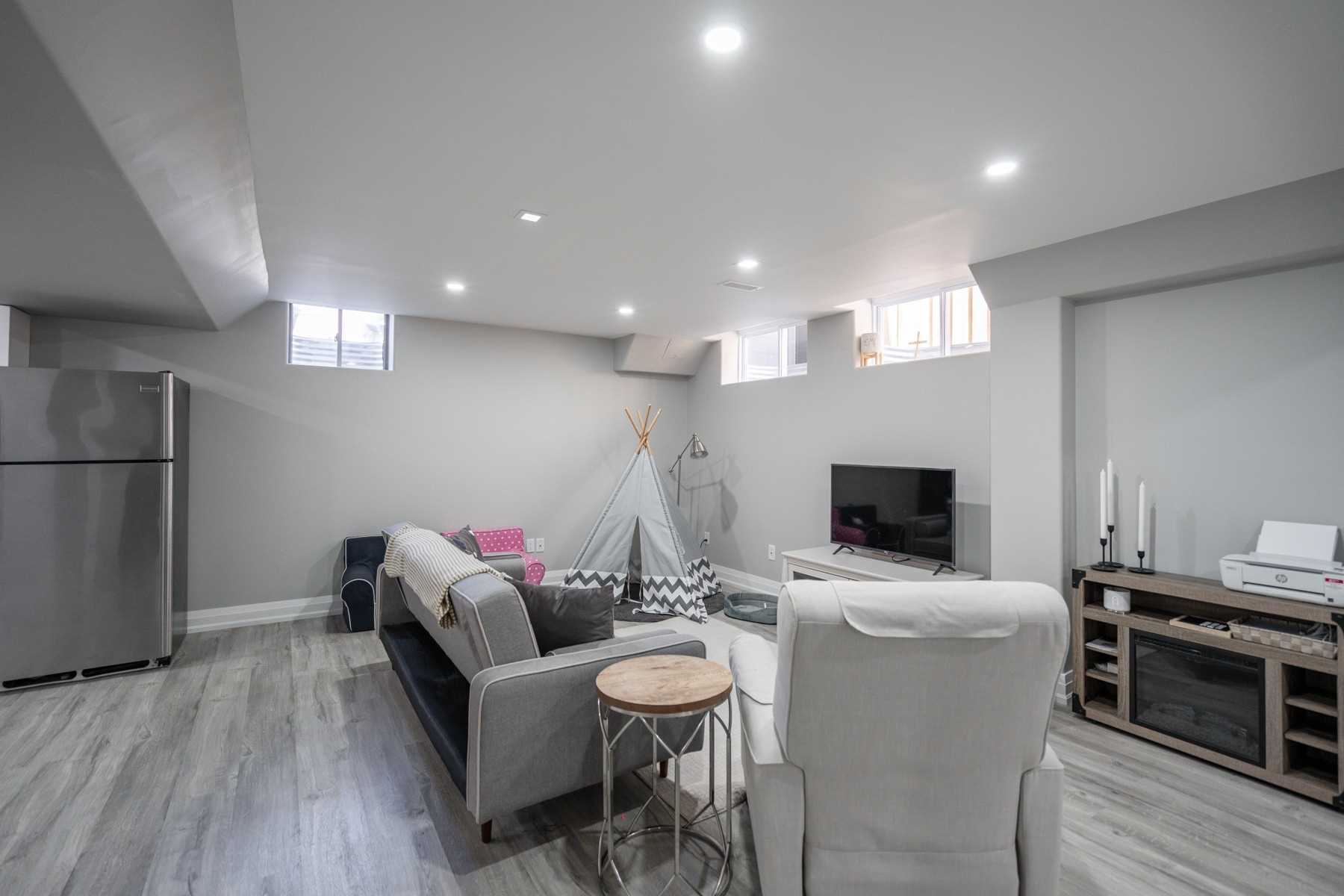 60 Jenkins Ave
