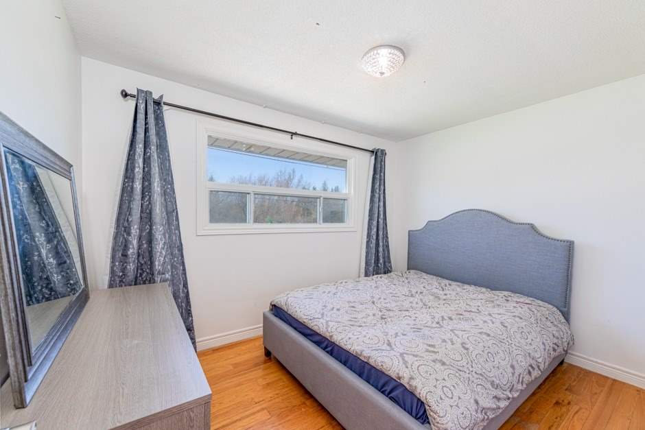 27 George St